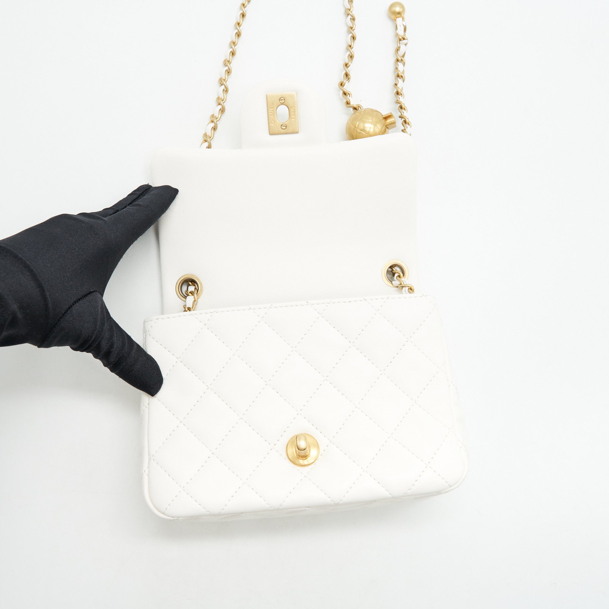 Chanel 21B Pearl Crush Square mini flap Bag White