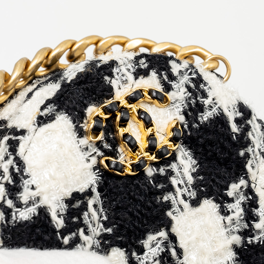 Chanel 19 round clutch  with chain with coin purse tweed / lambskin black/ white