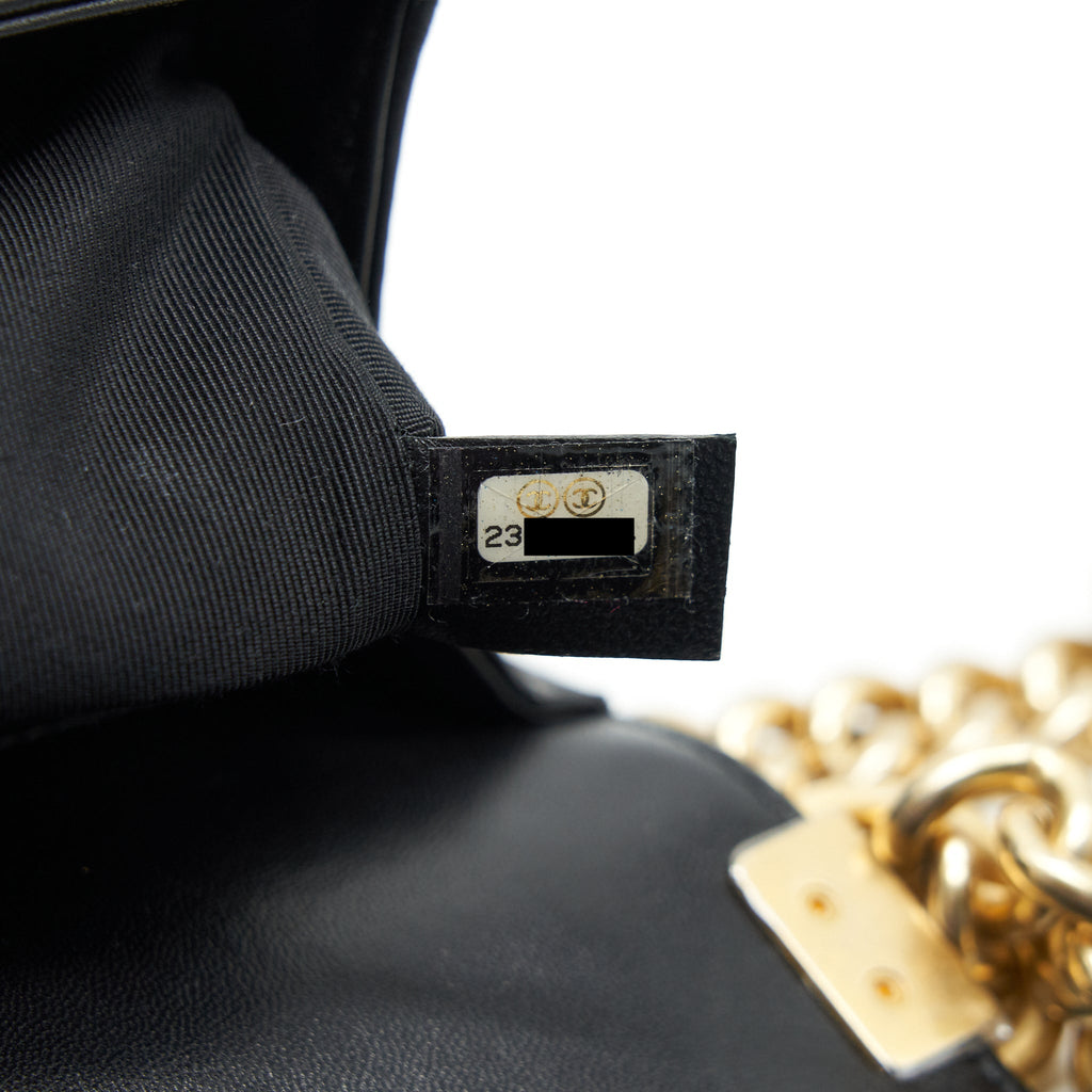 CHANEL TWEED MEDIUM LE BOY CHEVRON BLACK AND WHITE