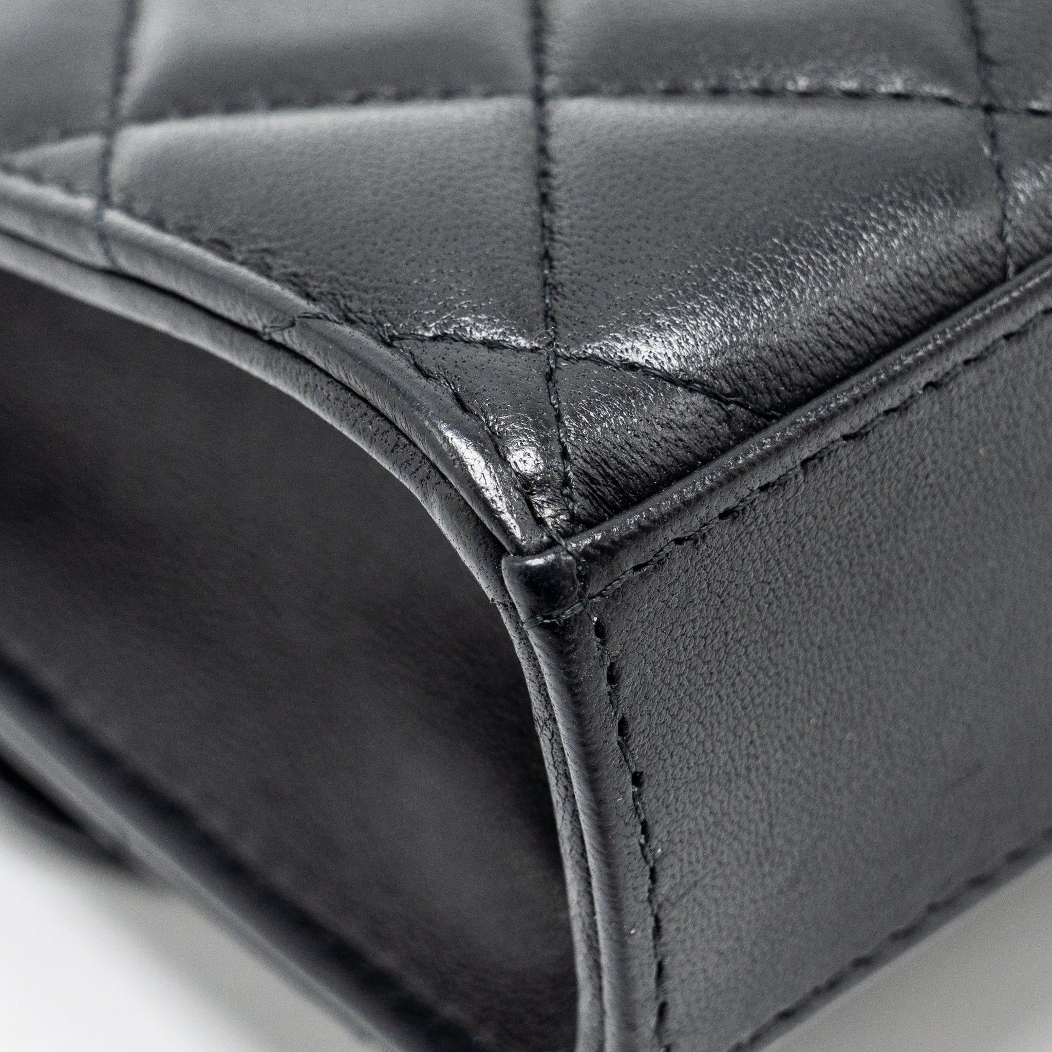 Chanel 22B Top Handle Mini Flap Clutch Lambskin black  (Microchip)
