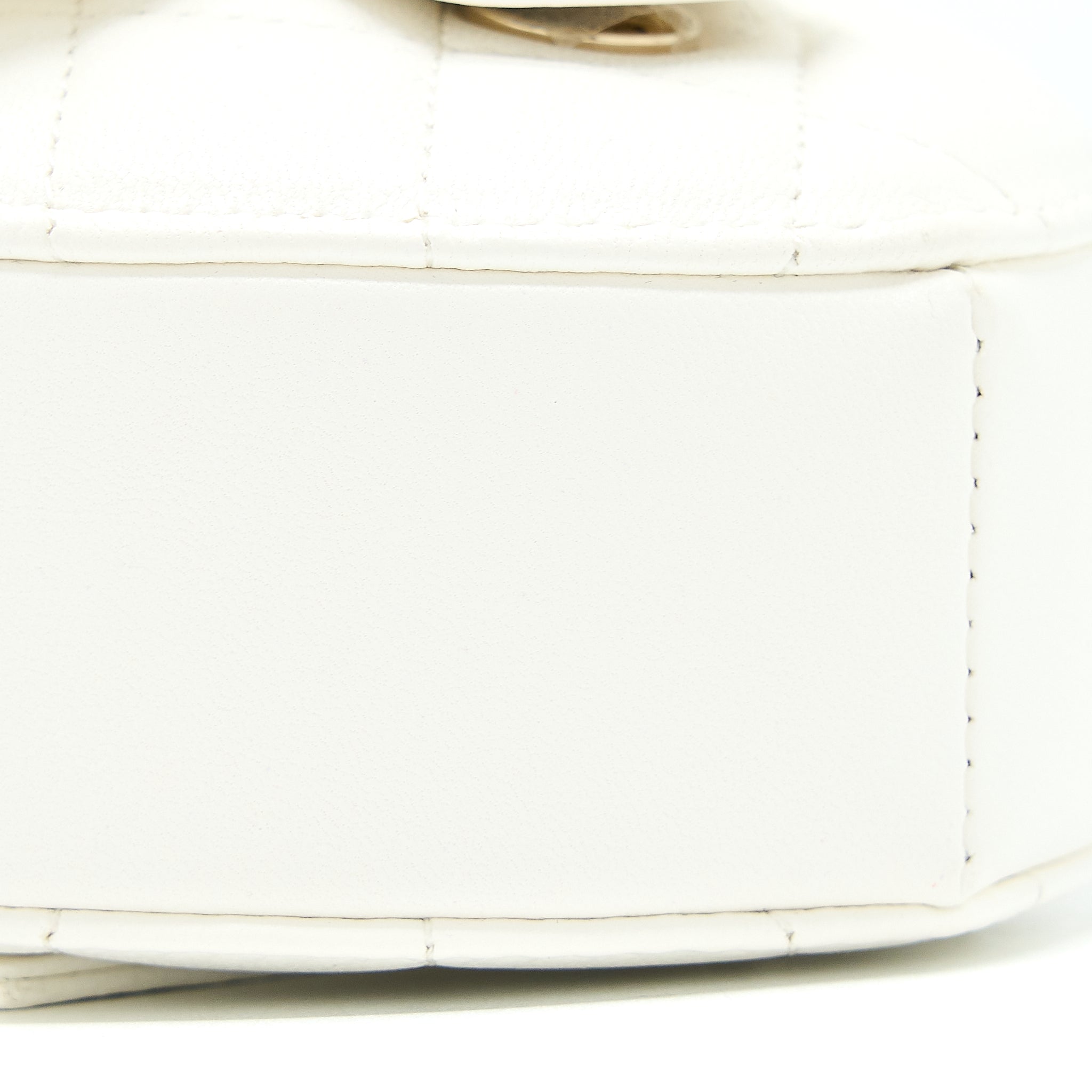 Chanel 22s Heart Belt Bag Lambskin White L