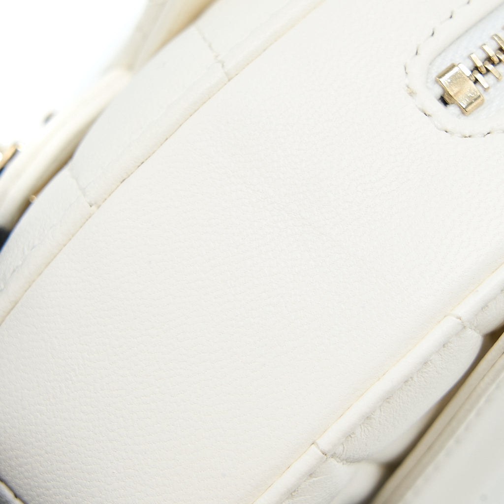 Chanel 22s Heart Belt Bag Lambskin White L