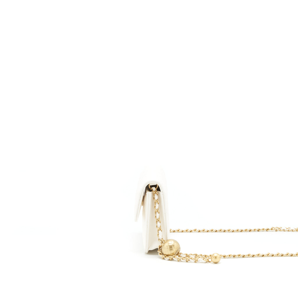 Chanel 21b Pearl crush mini flap bag with chain/belt bag white