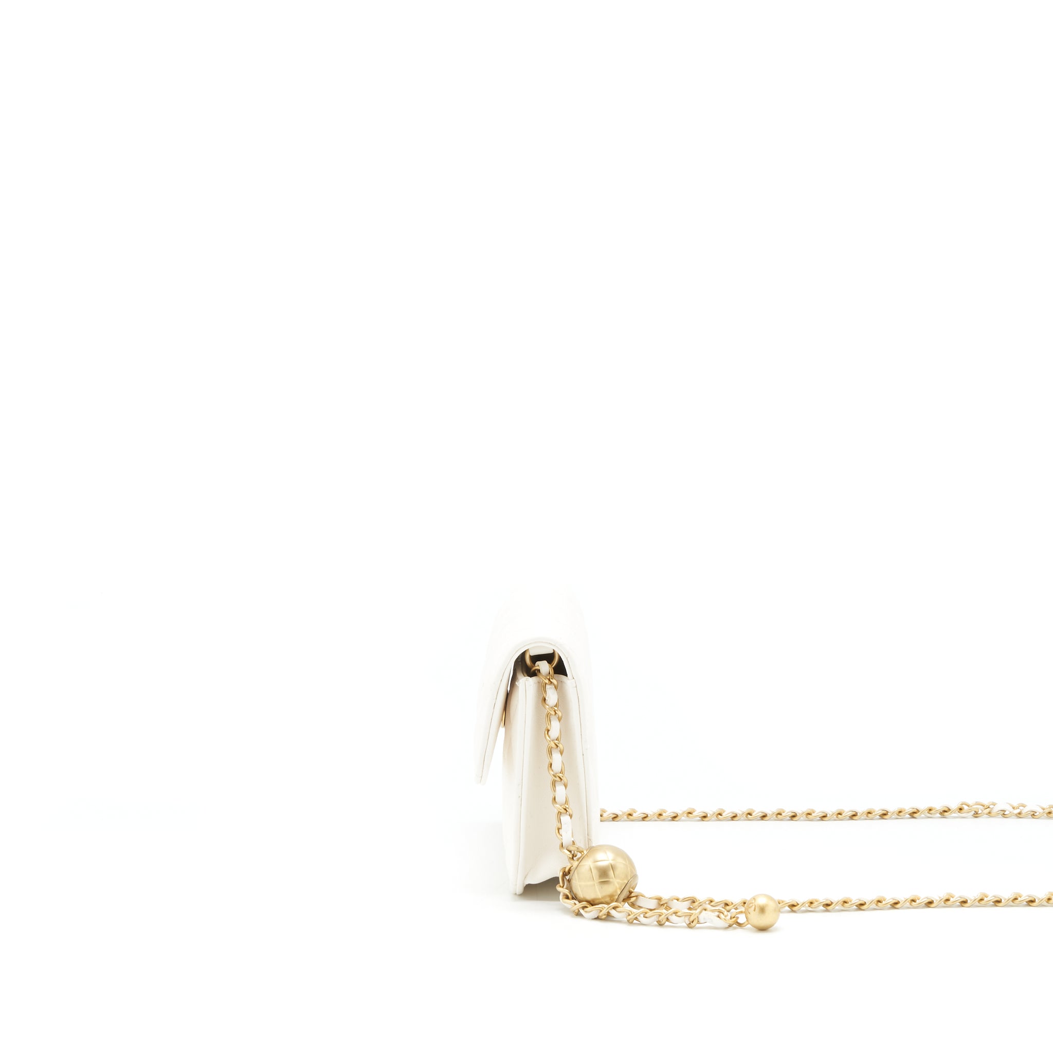 Chanel 21b Pearl crush mini flap bag with chain/belt bag white
