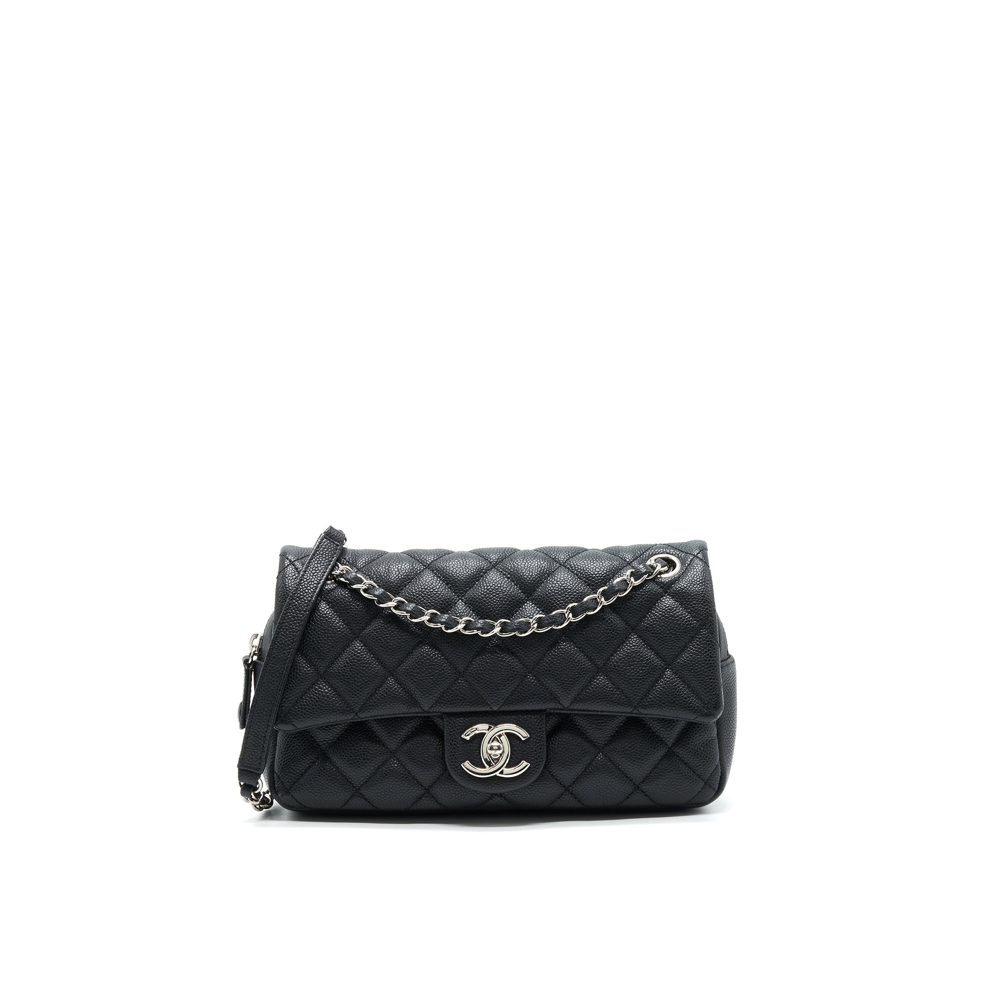 Chanel flap Bag with inner zipper caviar Black