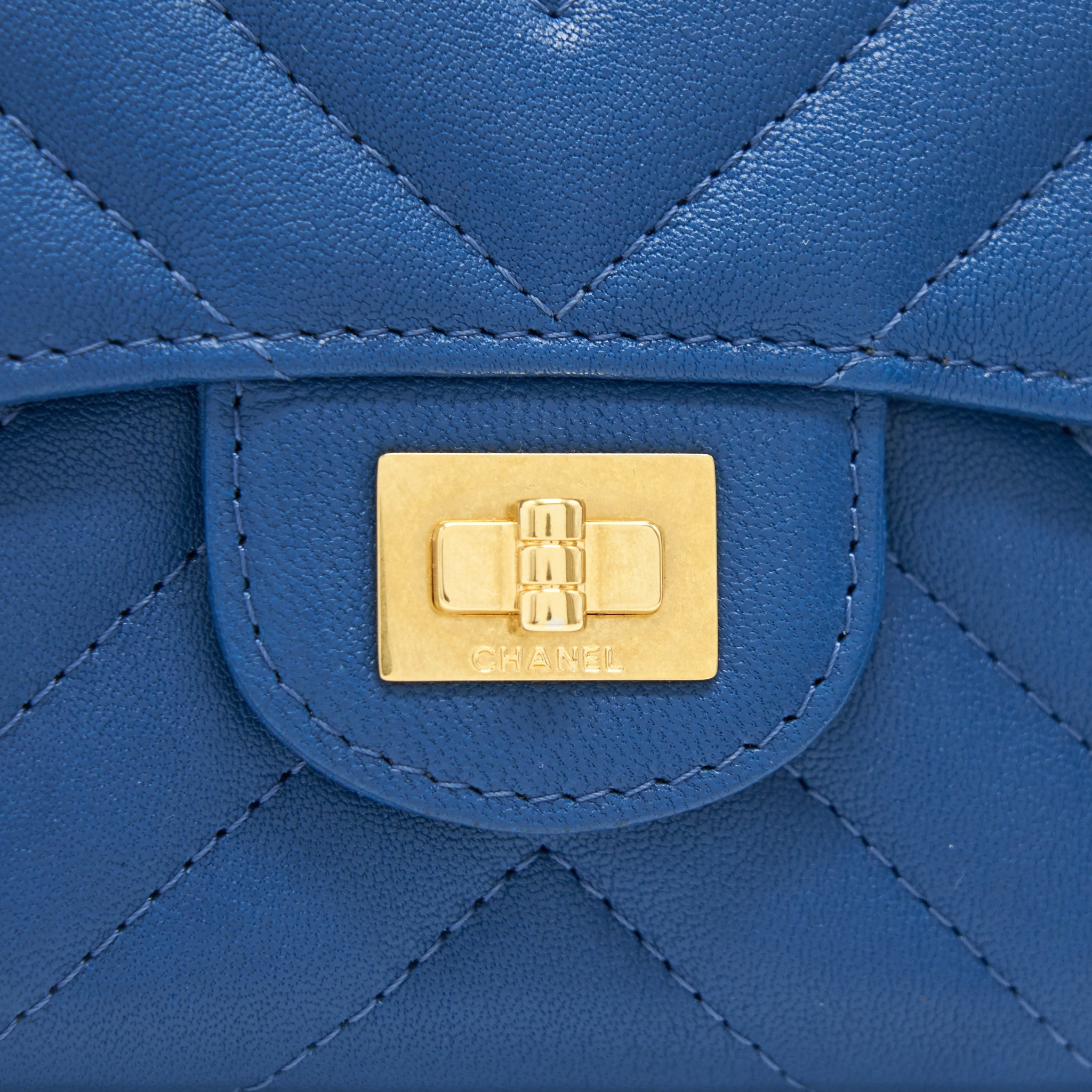Chanel Chevron 2.55 reissue  Holder Blue