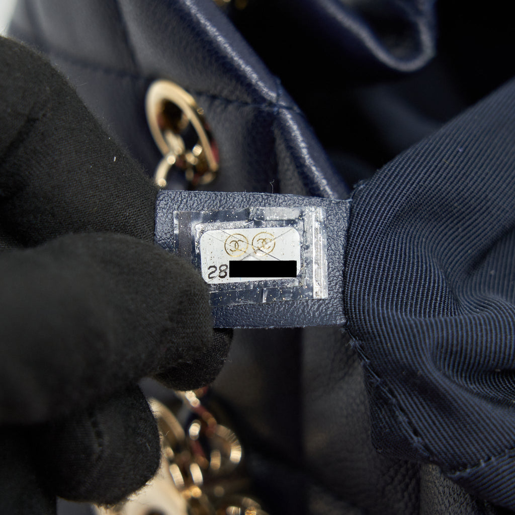 CHANEL BUCKET BAG IN Navy