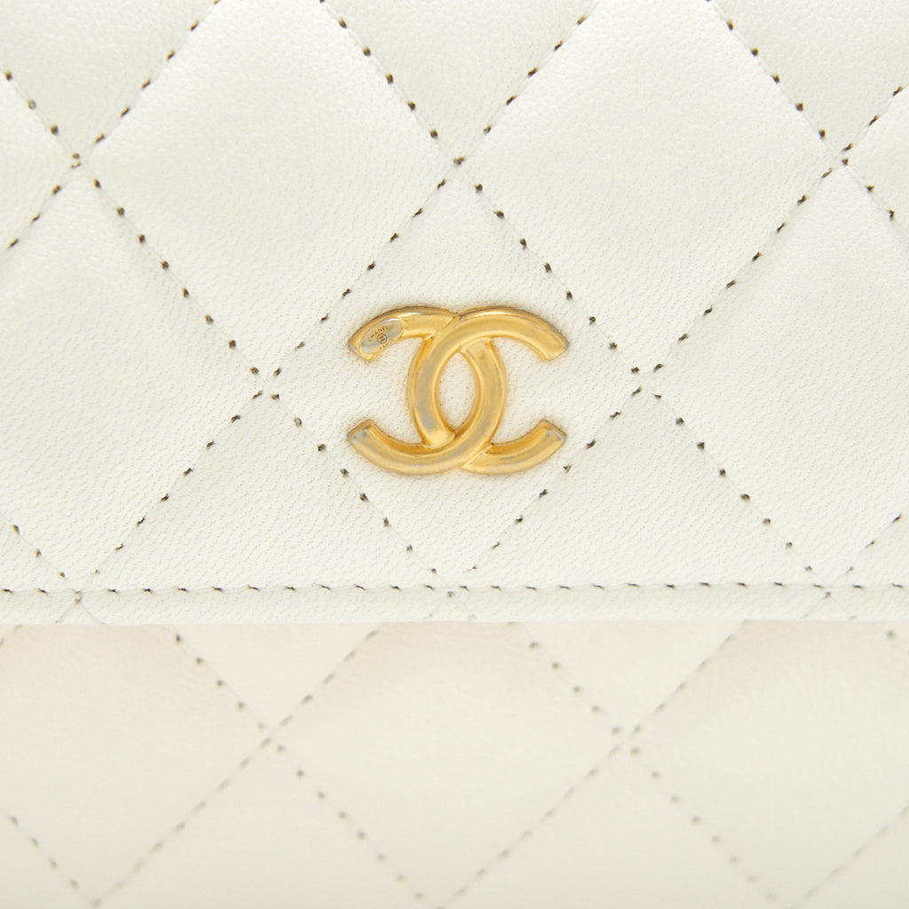 Chanel 21b Pearl crush mini flap bag with chain/belt bag white