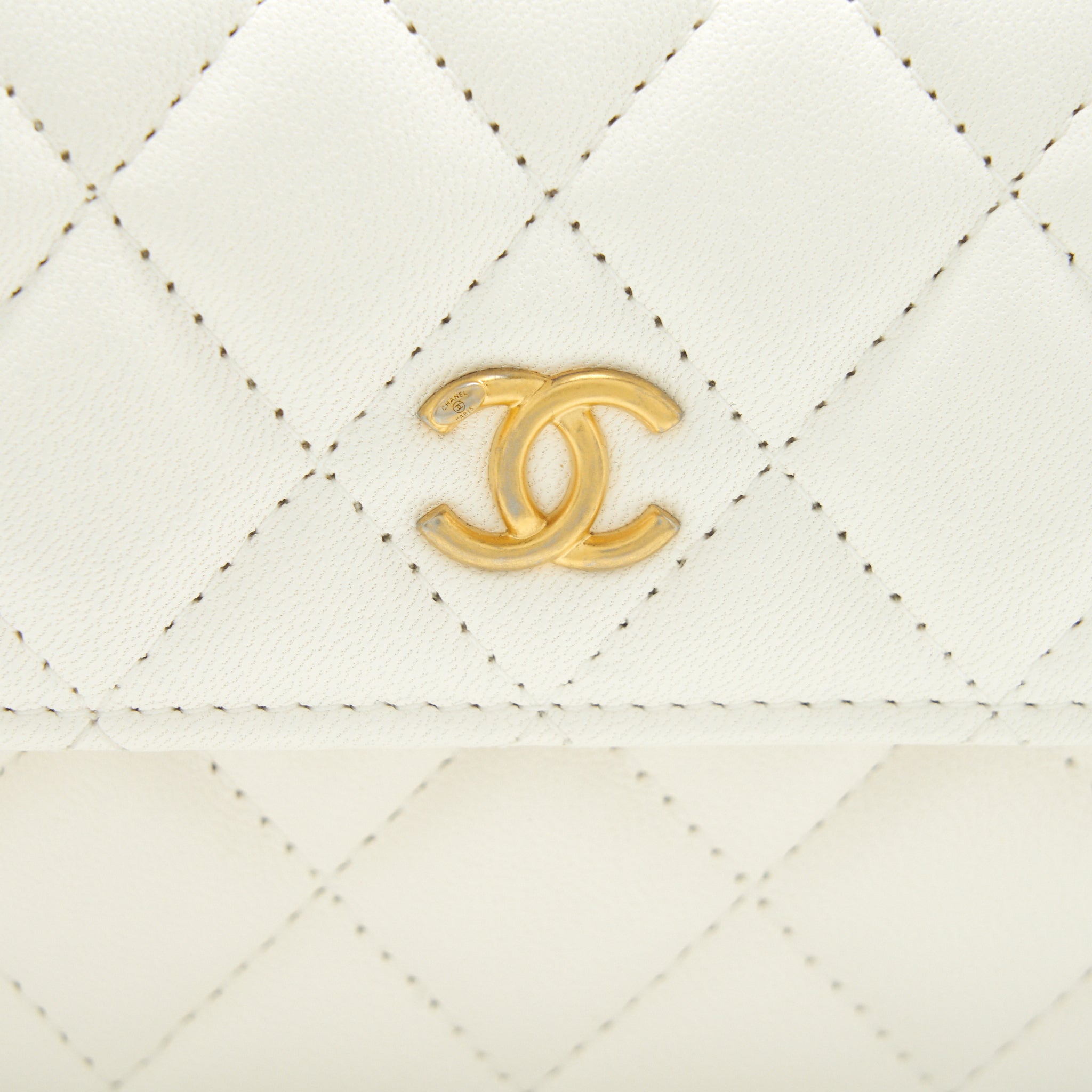 Chanel 21b Pearl crush mini flap bag with chain/belt bag white