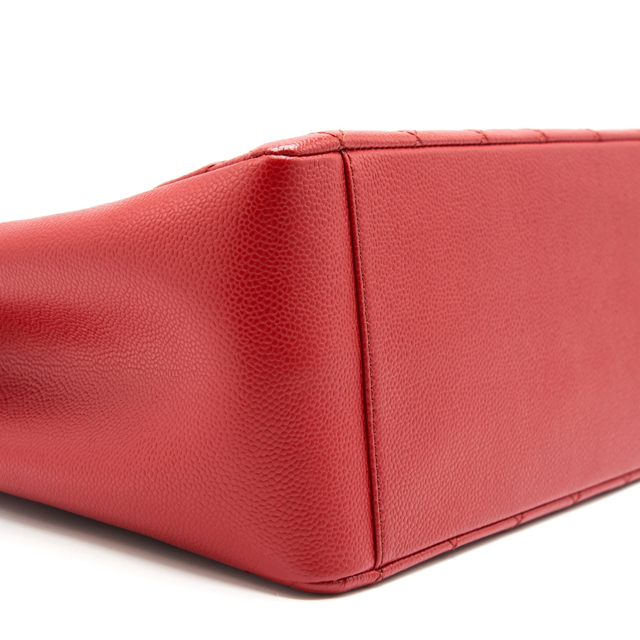 Chanel Grand Shopping Tote caviar Red with