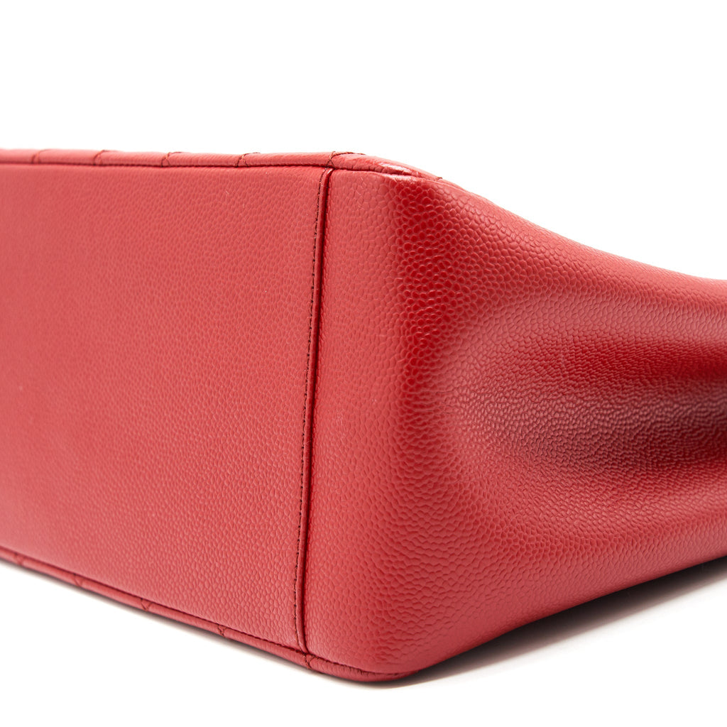Chanel Grand Shopping Tote caviar Red with
