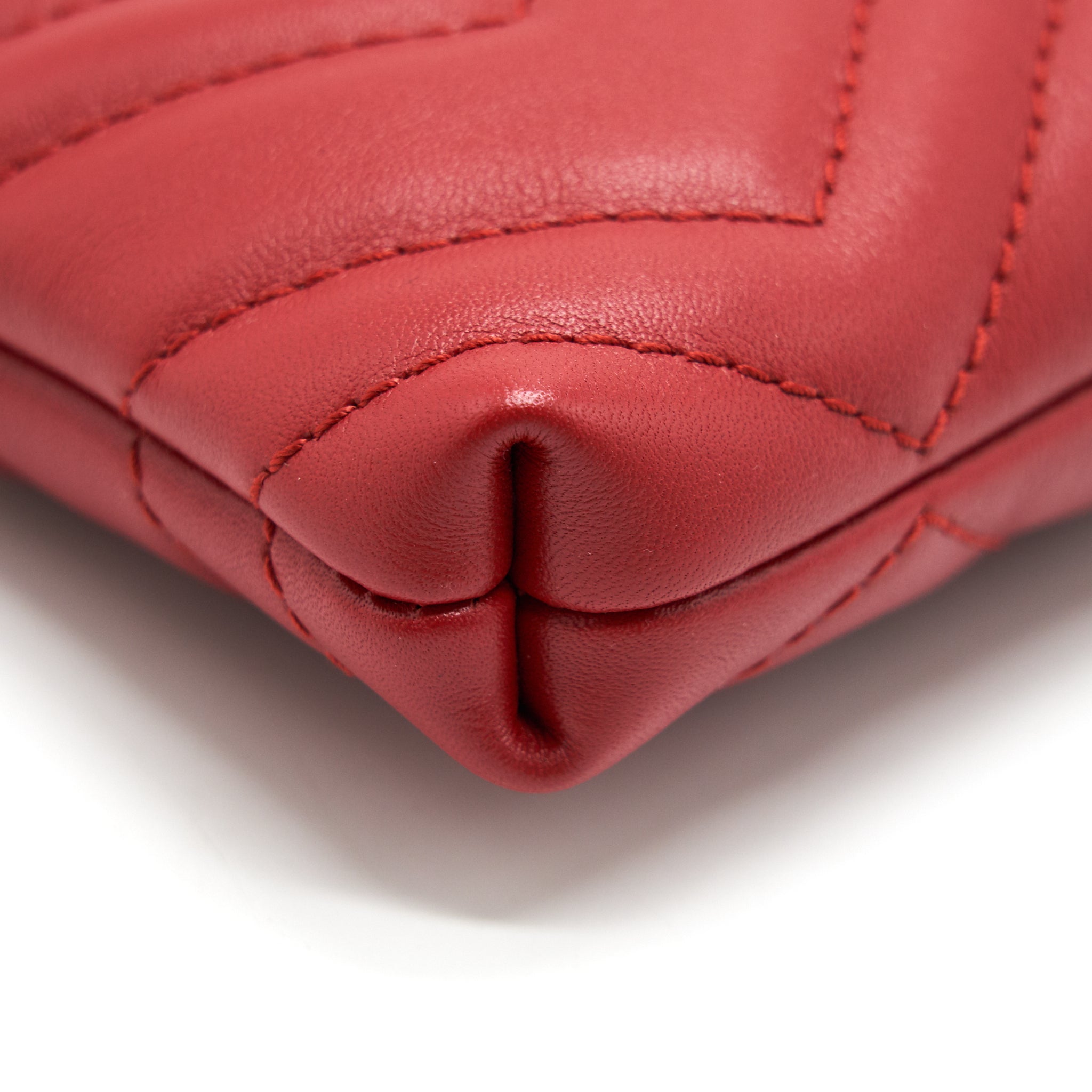 Gucci marmont mini pouch with chain red