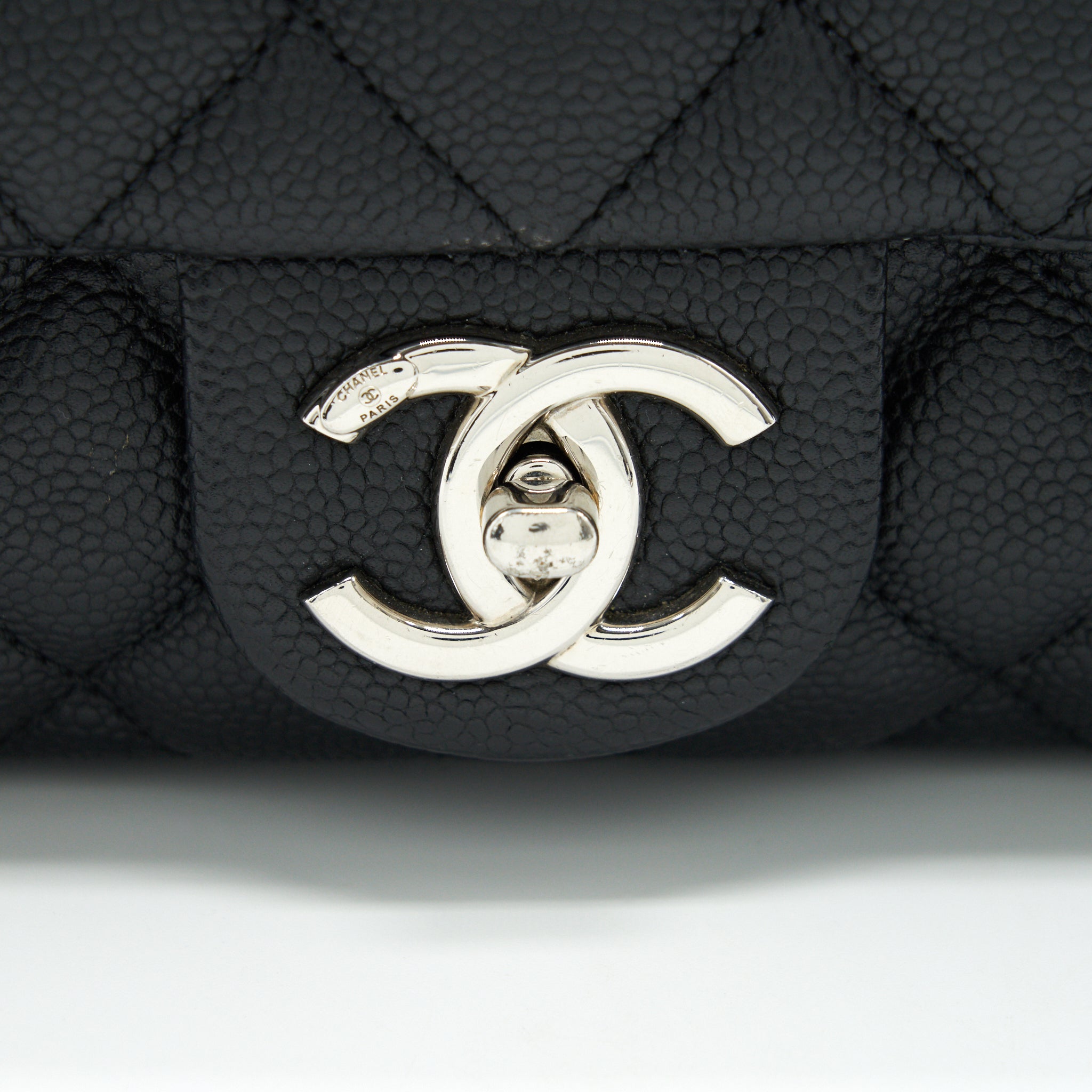 Chanel flap Bag with inner zipper caviar Black