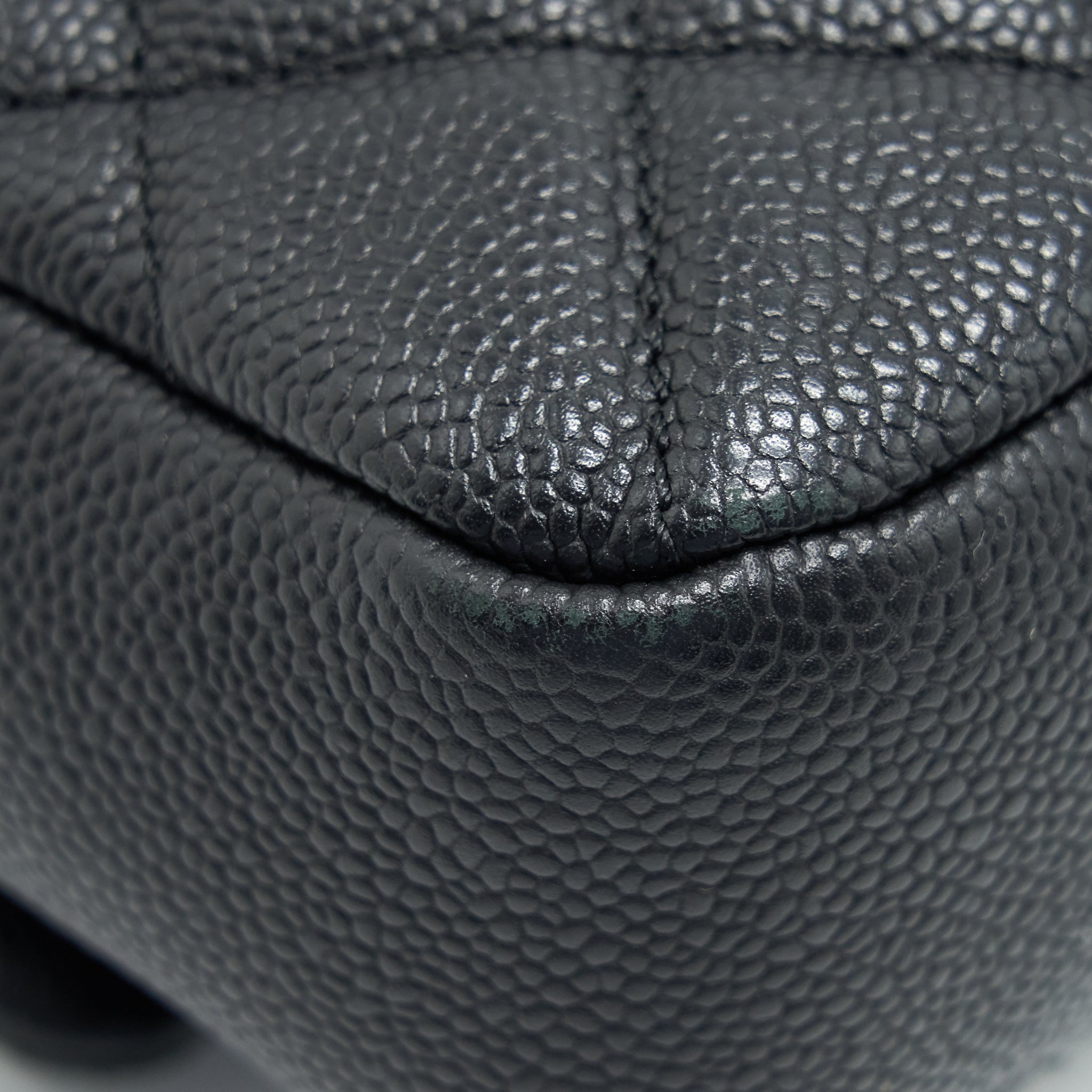 Chanel flap Bag with inner zipper caviar Black