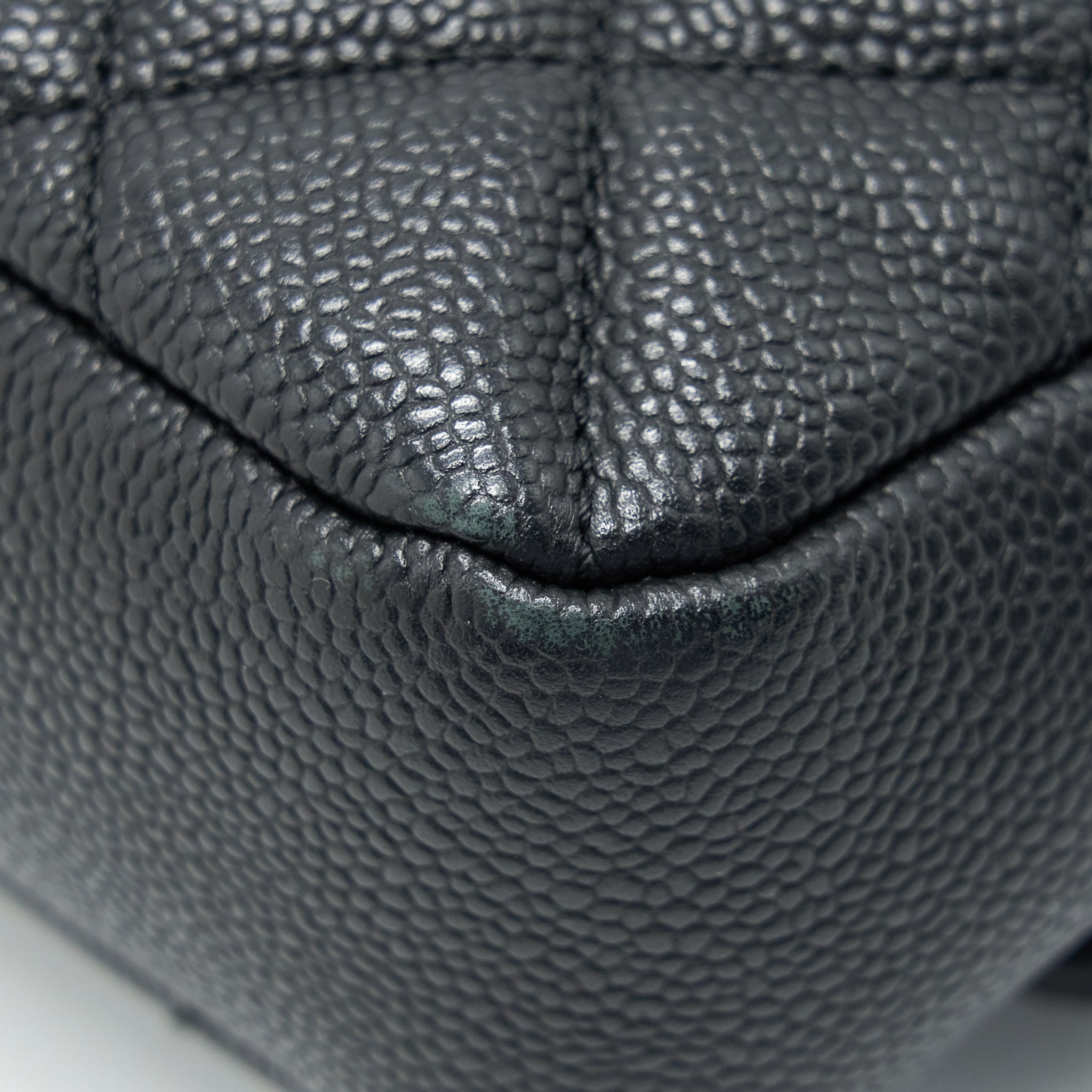 Chanel flap Bag with inner zipper caviar Black