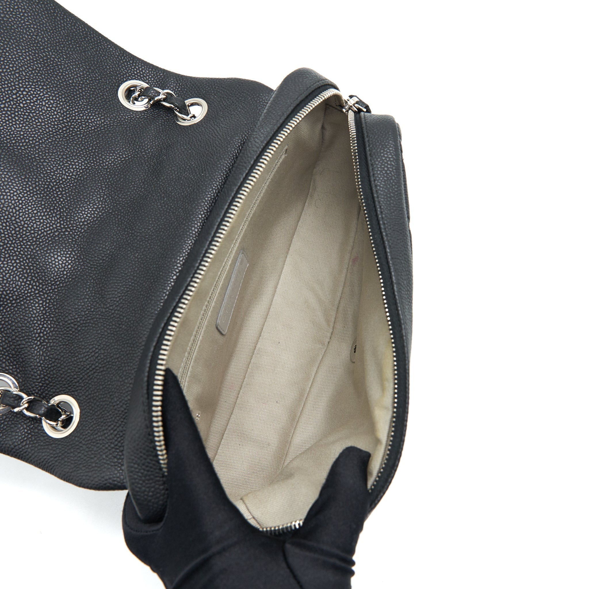 Chanel flap Bag with inner zipper caviar Black