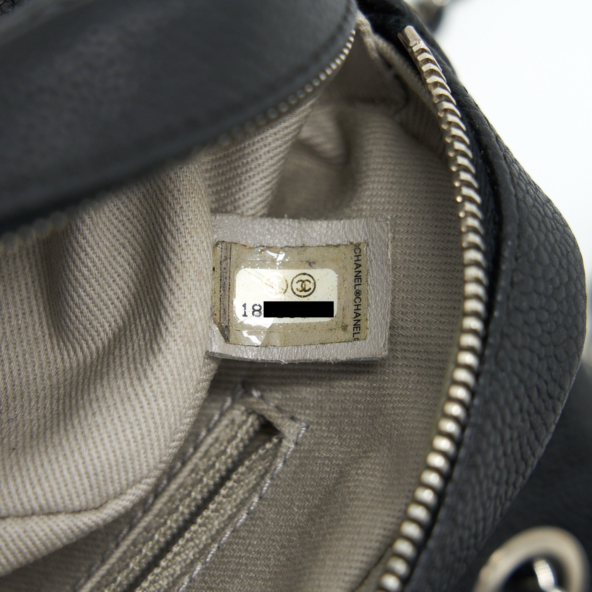 Chanel flap Bag with inner zipper caviar Black