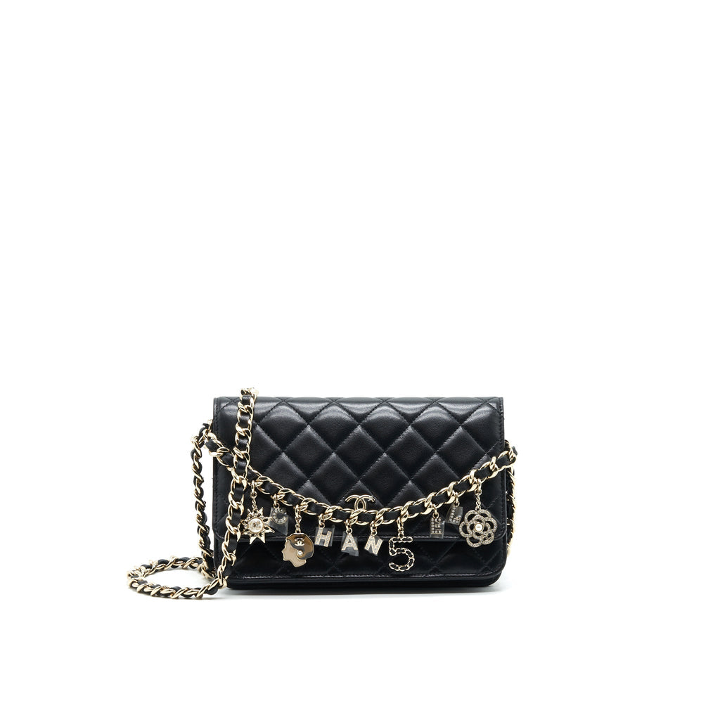 CHANEL WALLET ON CHAIN IN LAMBSKIN WITH CHARMS IN L