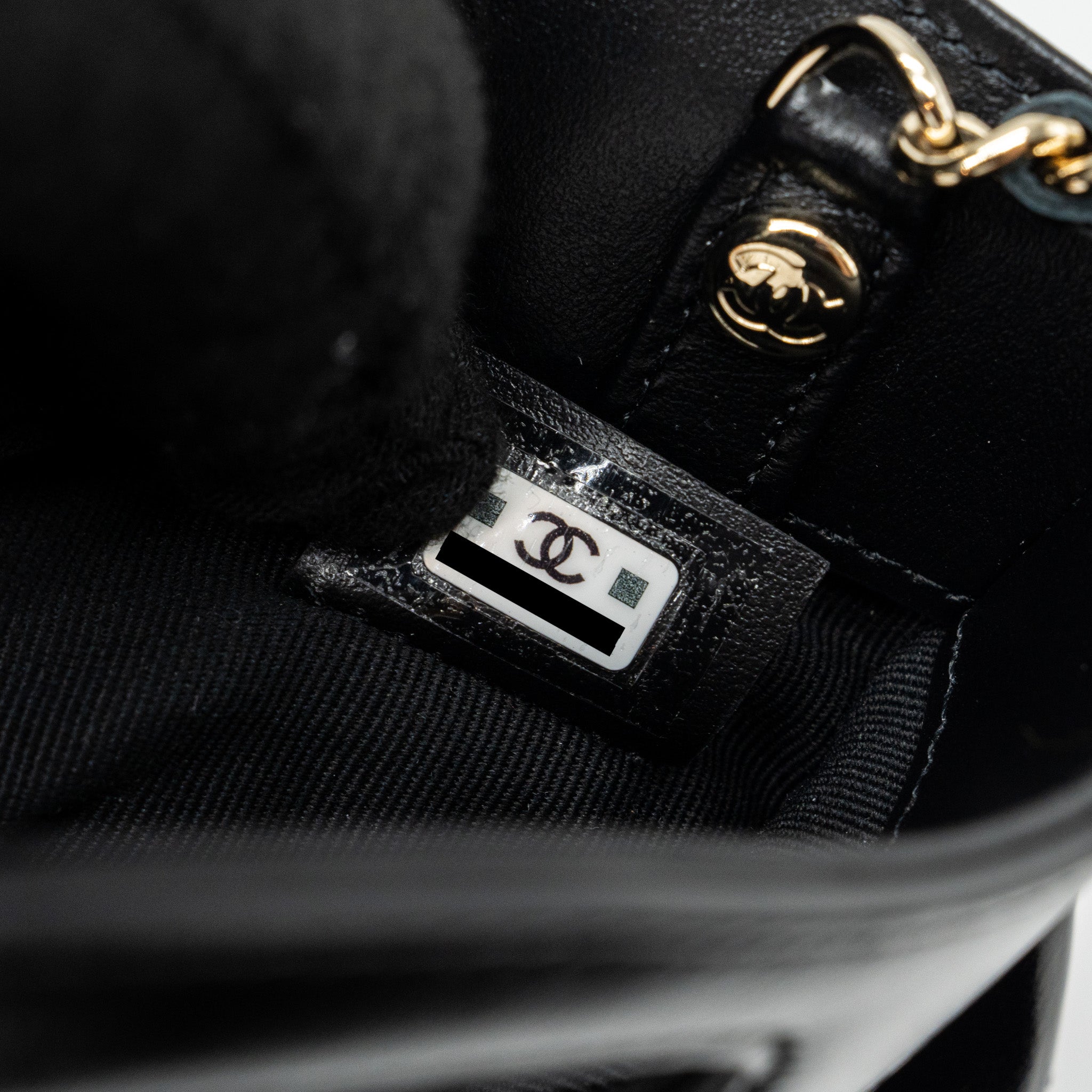 Chanel 24c mini 31 clutch with chain shiny calfskin black L (microchip)