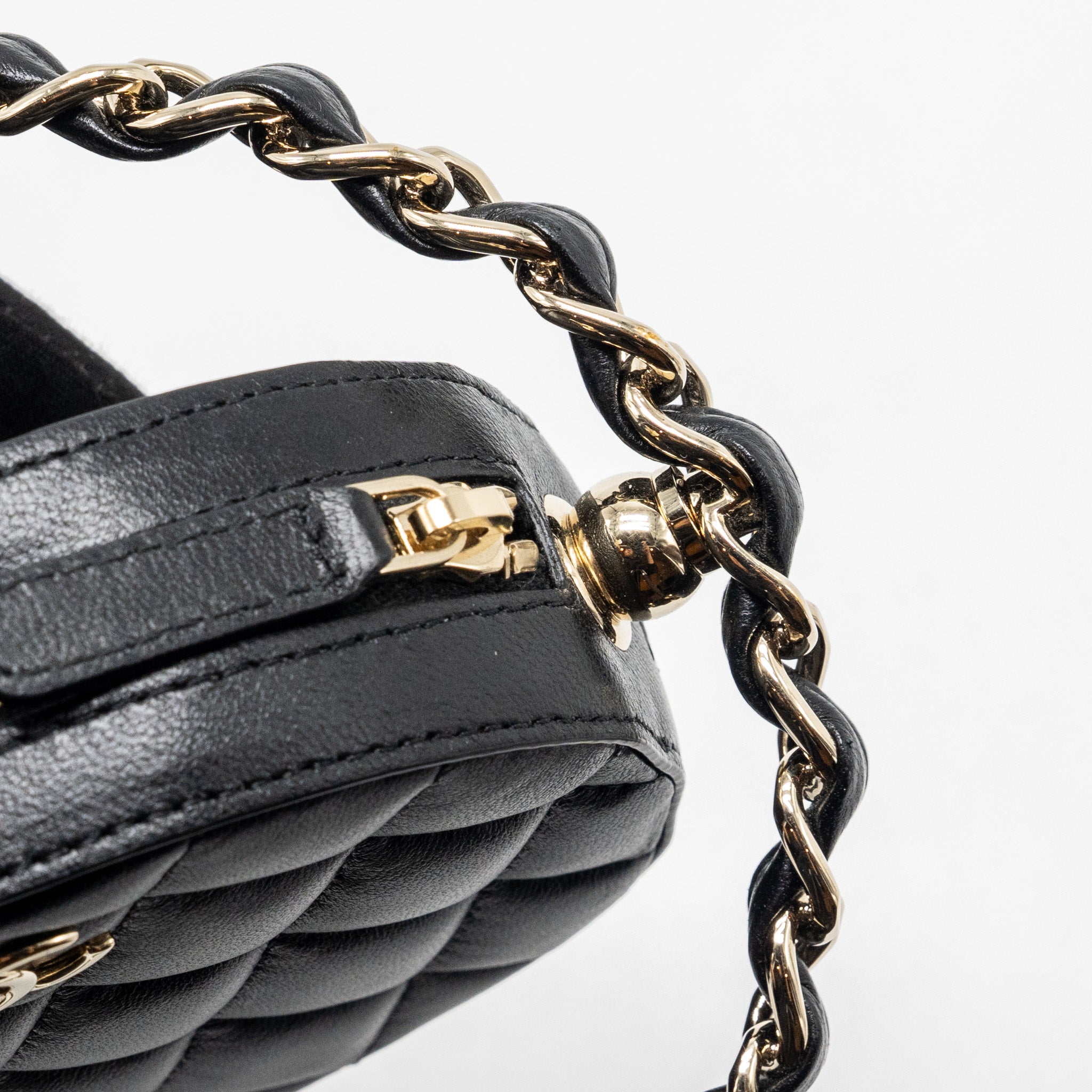 Chanel 22c Quilted Round Clutch With Chain Lambskin Black L