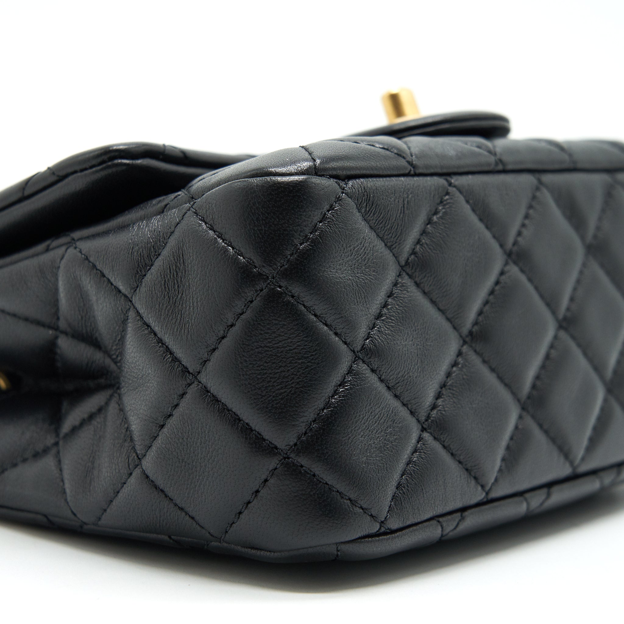 Chanel 21B pearl Crush Mini Square flap Bag Black