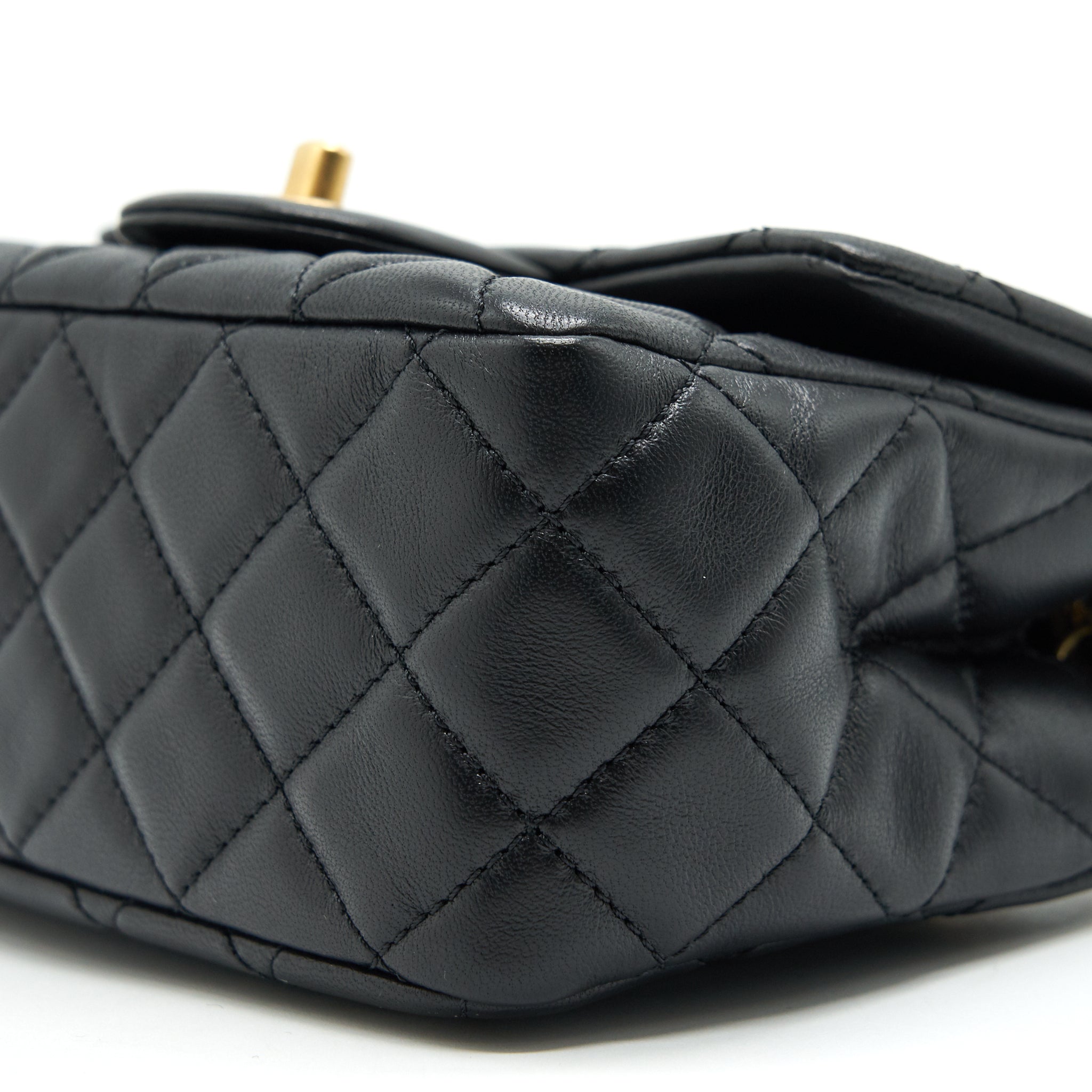 Chanel 21B pearl crush Square mini flap Bag black  (new version with microchip)