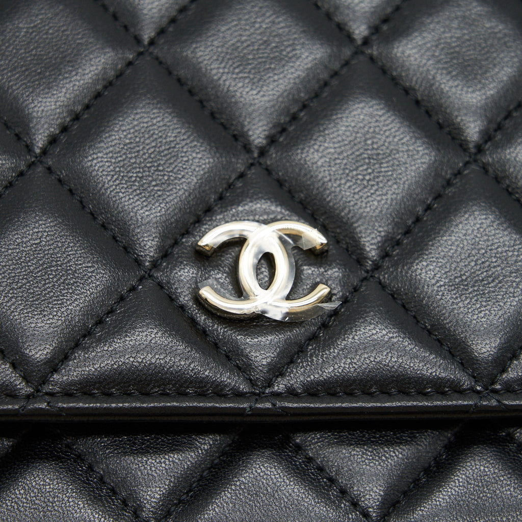 CHANEL WALLET ON CHAIN IN LAMBSKIN WITH CHARMS IN L