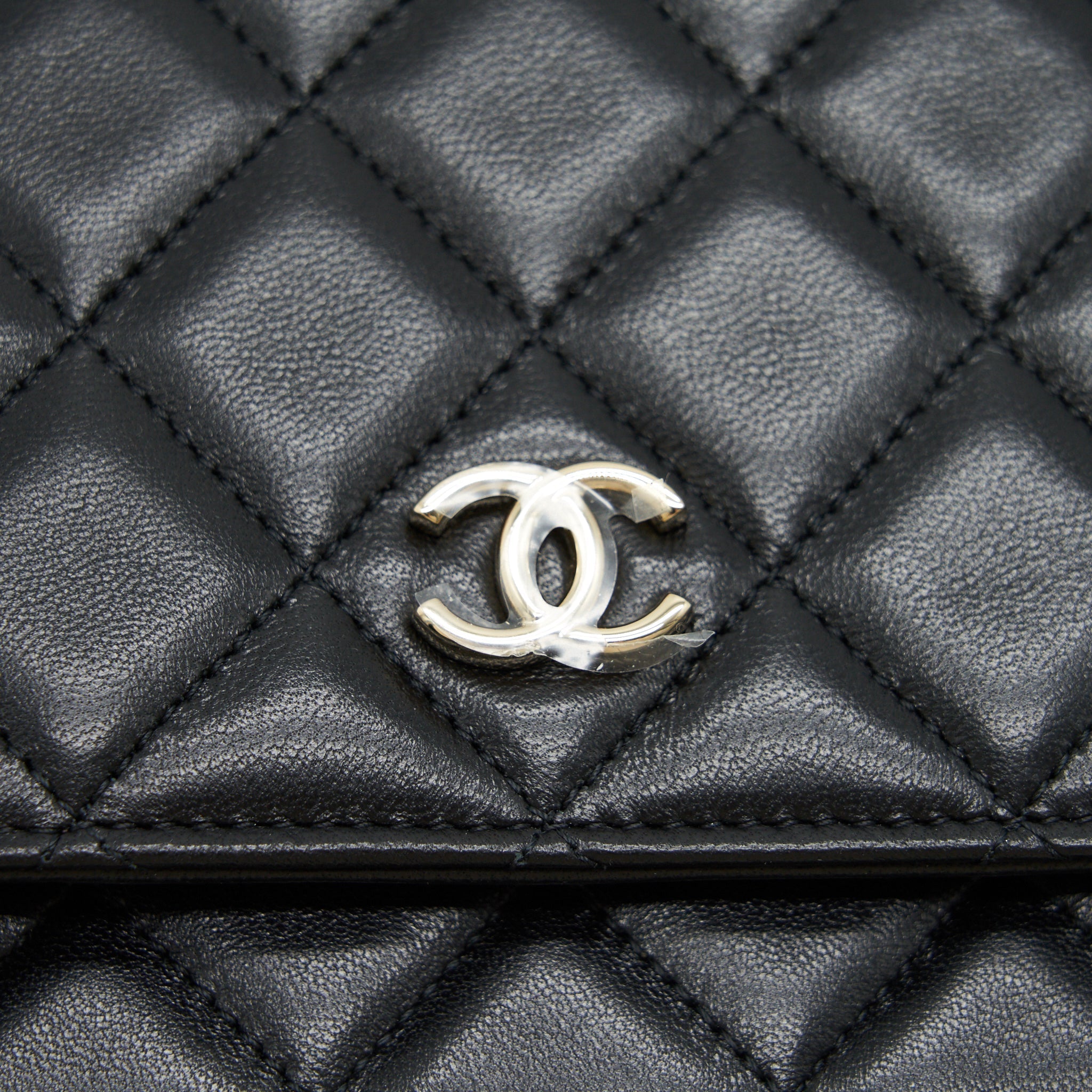 CHANEL WALLET ON CHAIN IN LAMBSKIN WITH CHARMS IN L