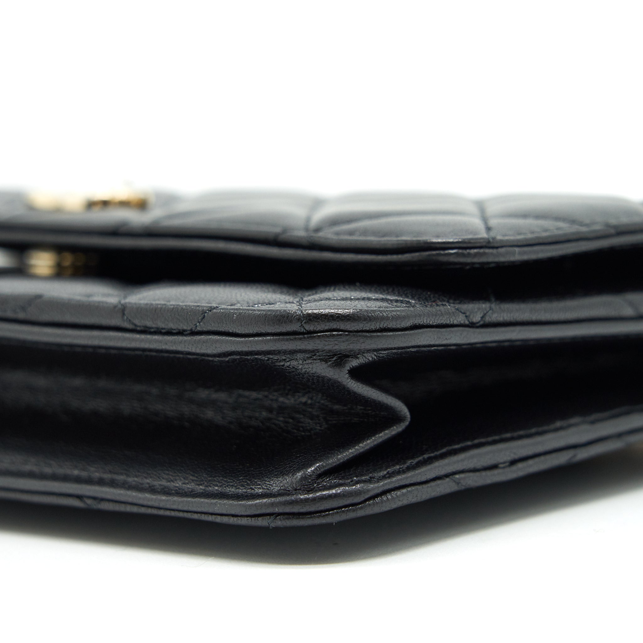 CHANEL WALLET ON CHAIN IN LAMBSKIN WITH CHARMS IN L