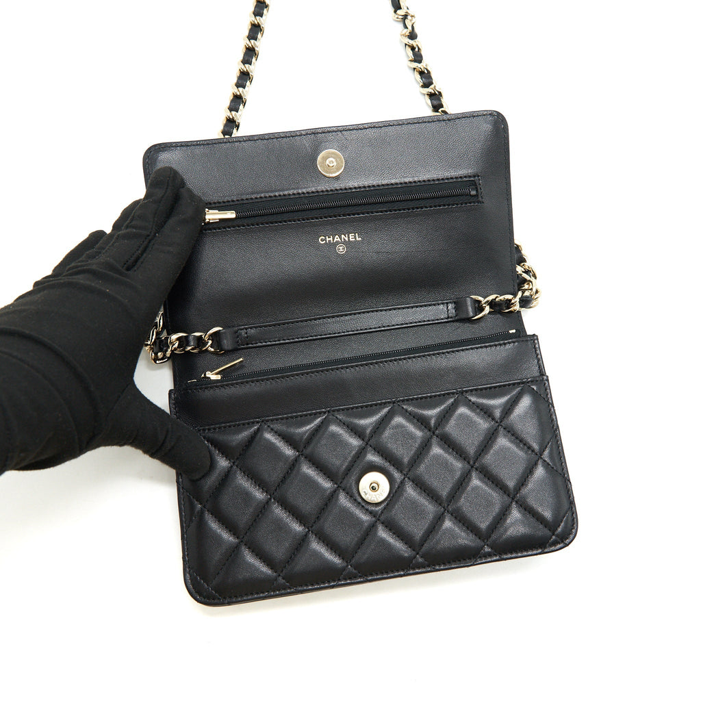 CHANEL WALLET ON CHAIN IN LAMBSKIN WITH CHARMS IN L