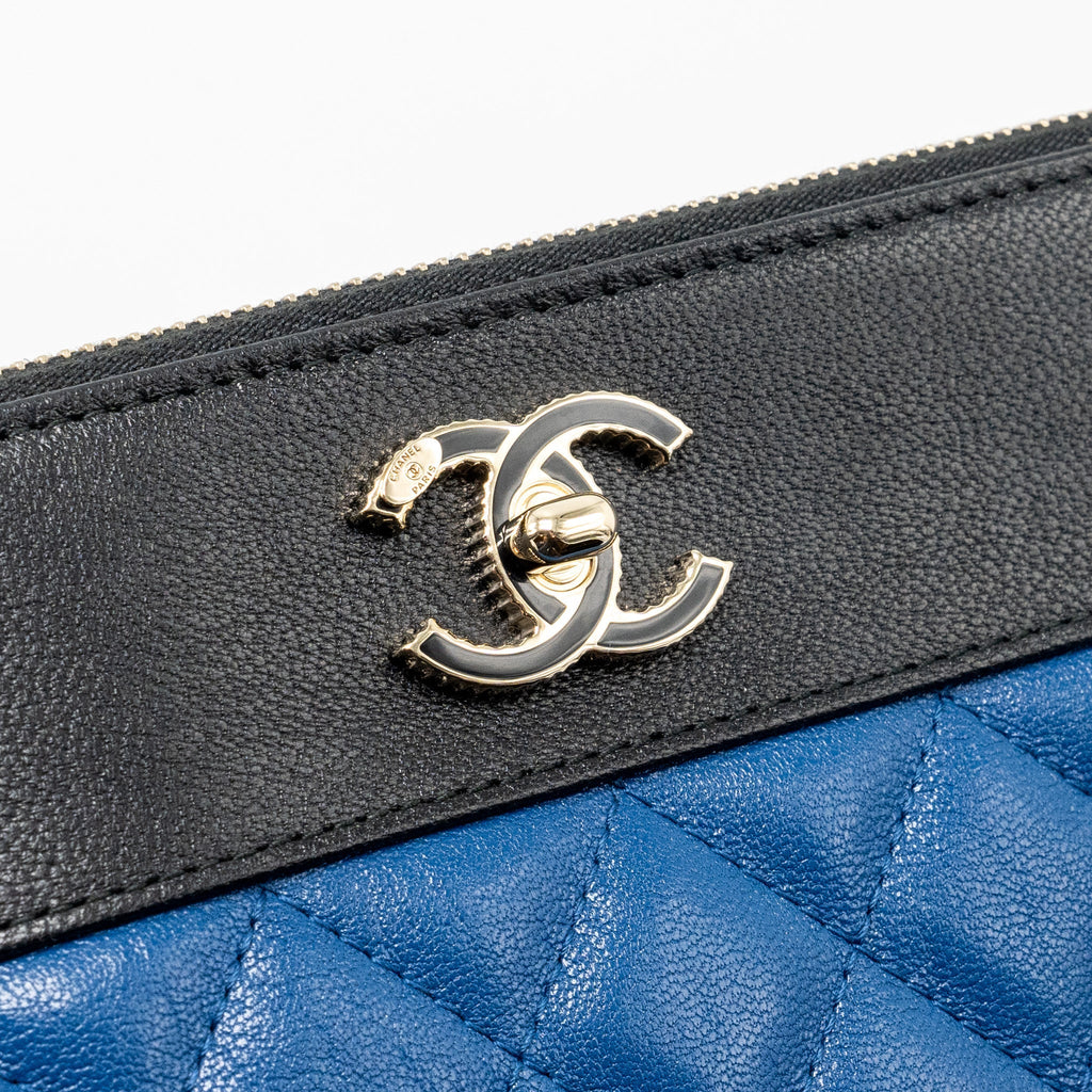 Chanel CC Logo Quilted Zip Pouch / Clutch shiny sheepskin Black/ Blue