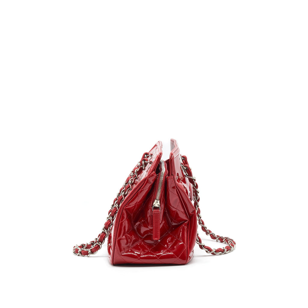 Chanel Patent Leather Tote Bag With Chain In Red