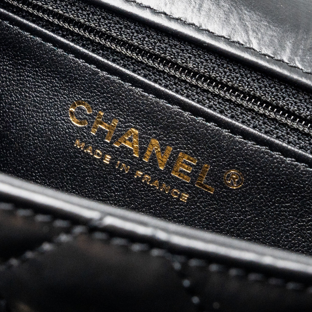 Chanel 23A classic flap clutch shiny calfskin black L (microchip)
