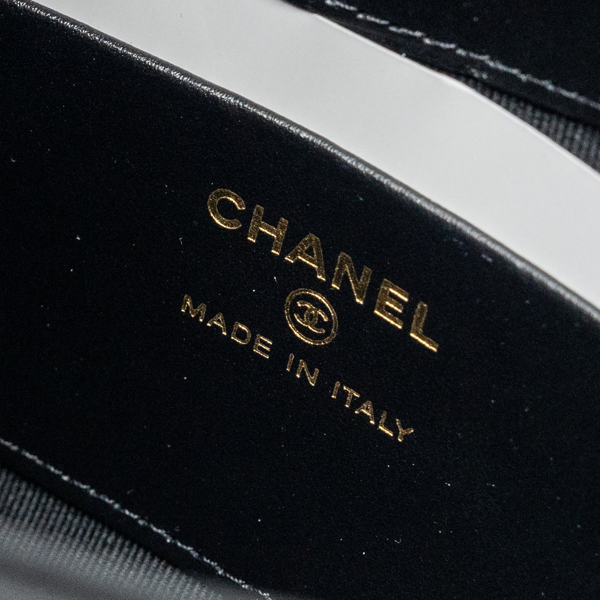 Chanel 24C mini 31 clutch with chain shiny calfskin black L (microchip)
