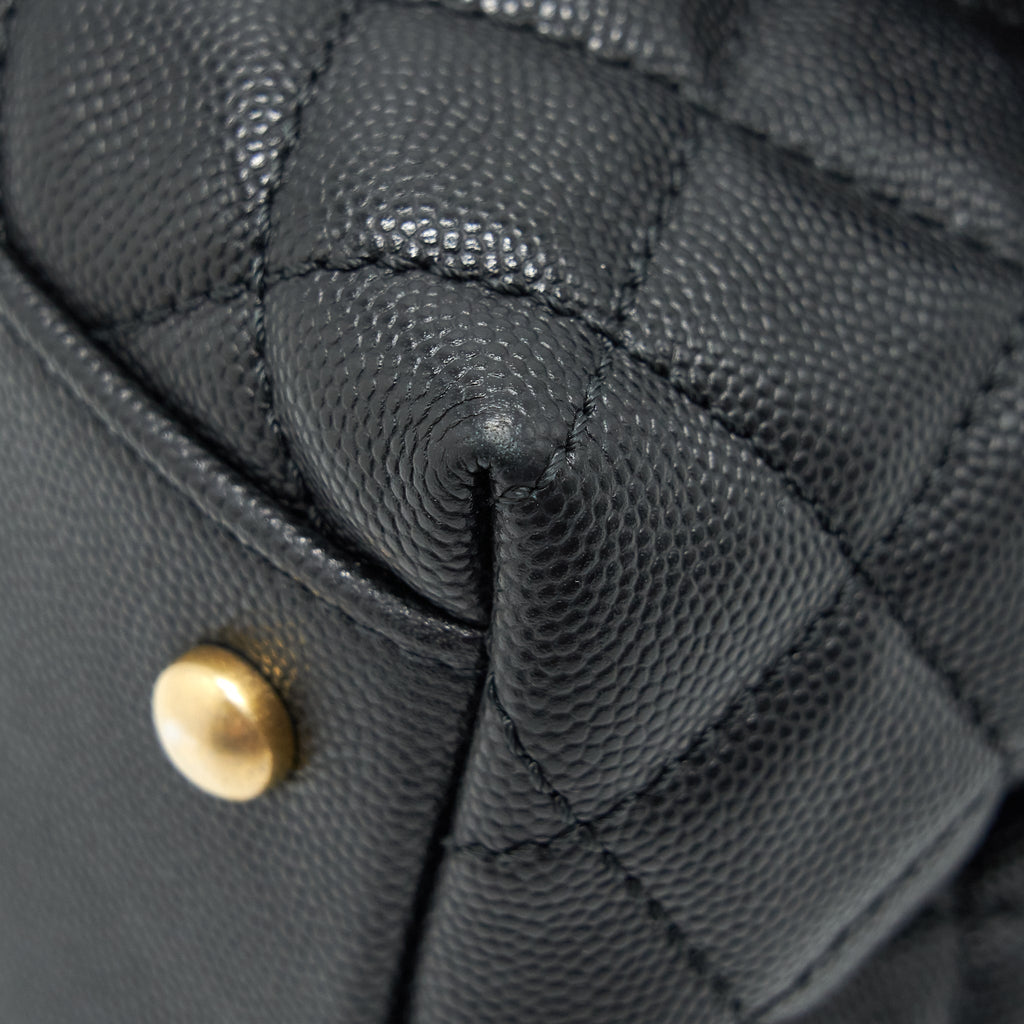 Chanel coco Handle Medium in caviar black