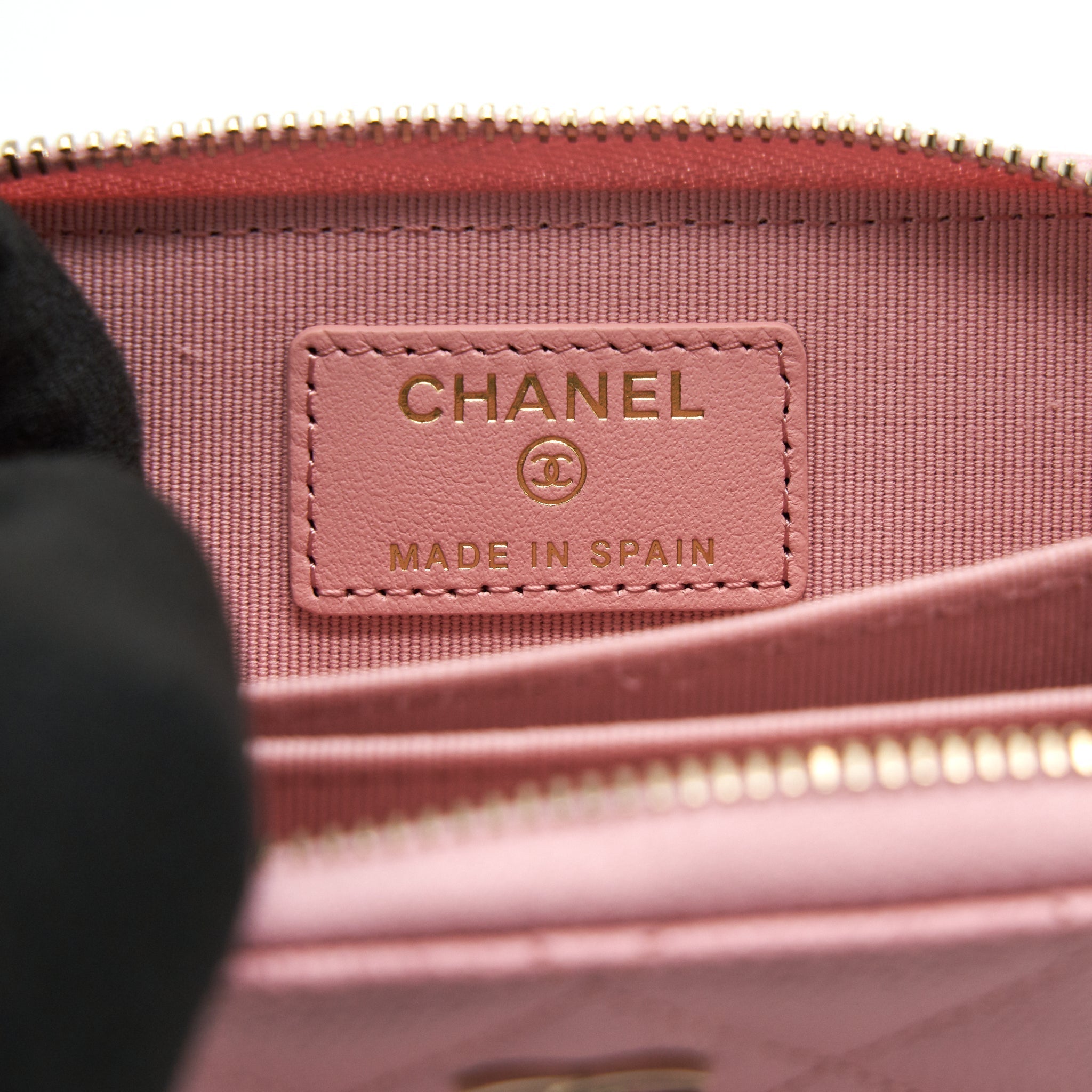 Chanel 22C Zip holder Pink Caviar L