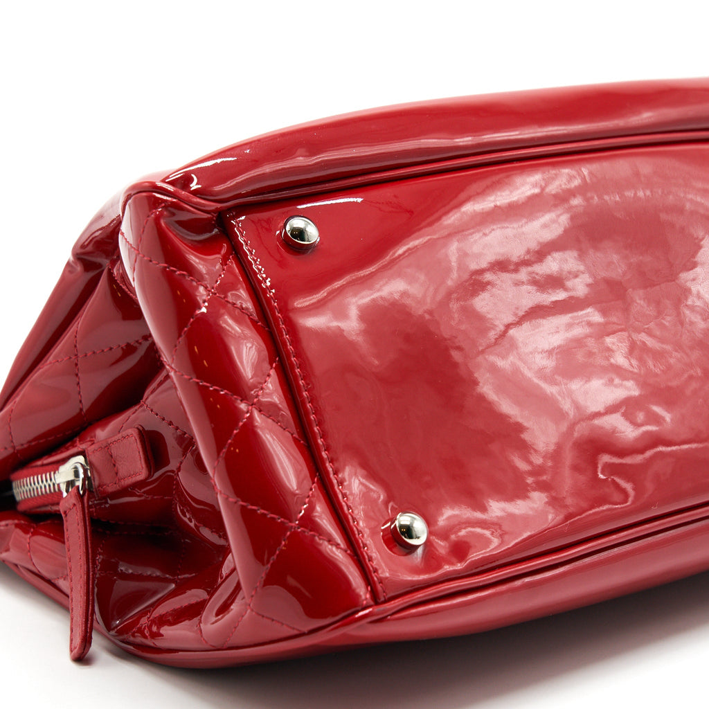 Chanel Patent Leather Tote Bag With Chain In Red