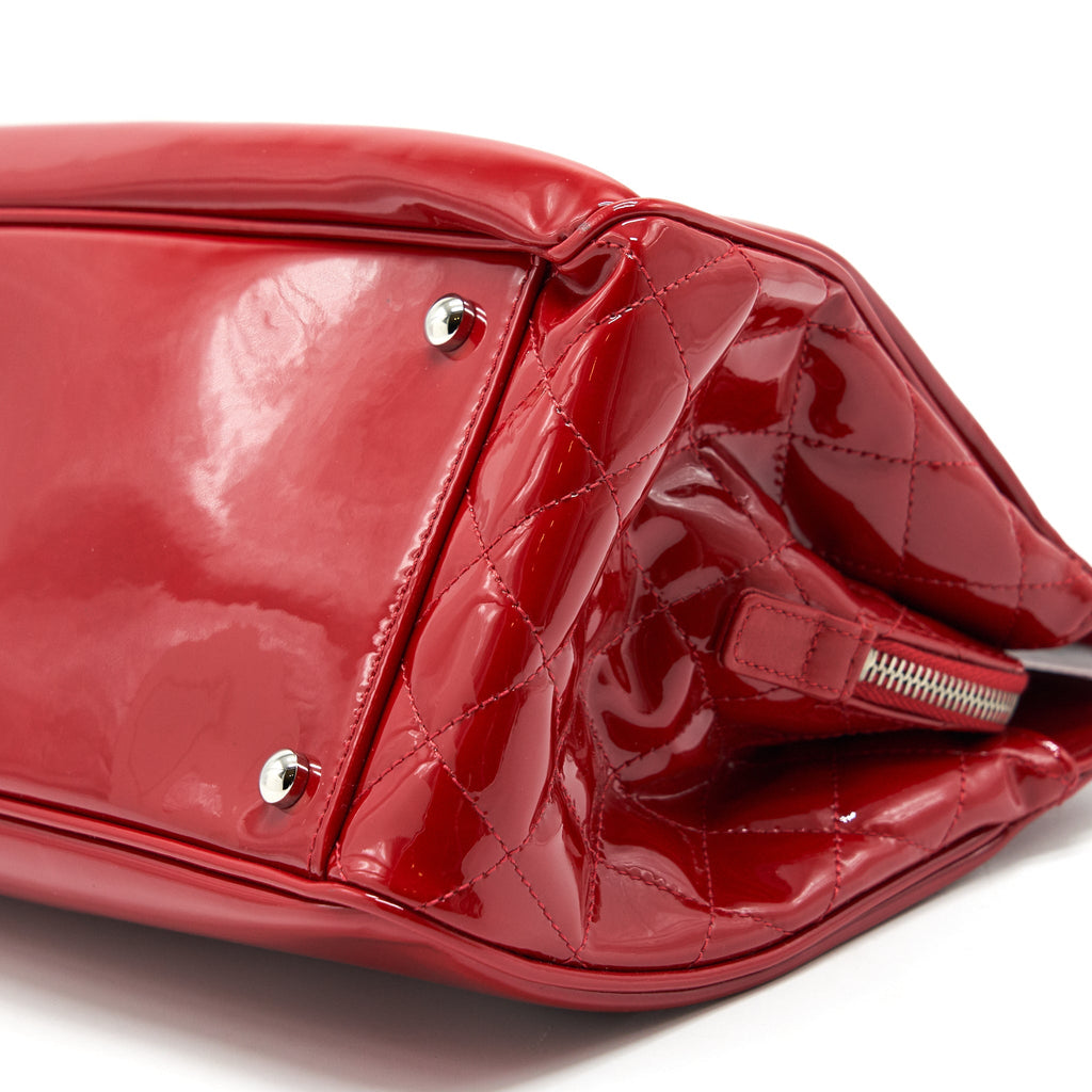 Chanel Patent Leather Tote Bag With Chain In Red