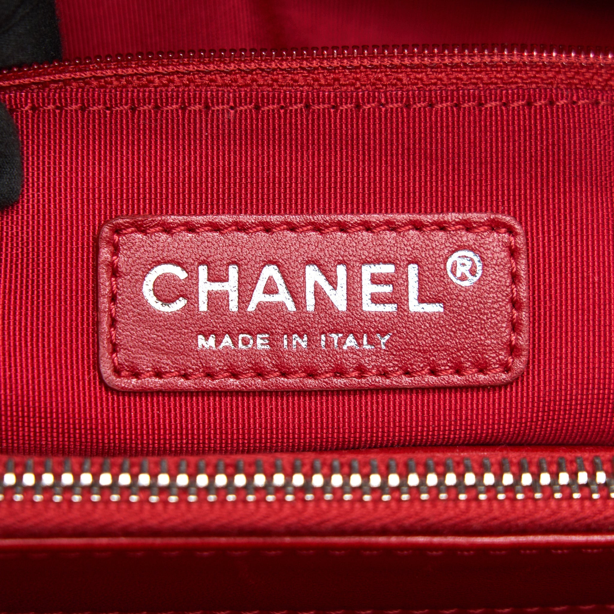 Chanel Patent Leather Tote Bag With Chain In Red