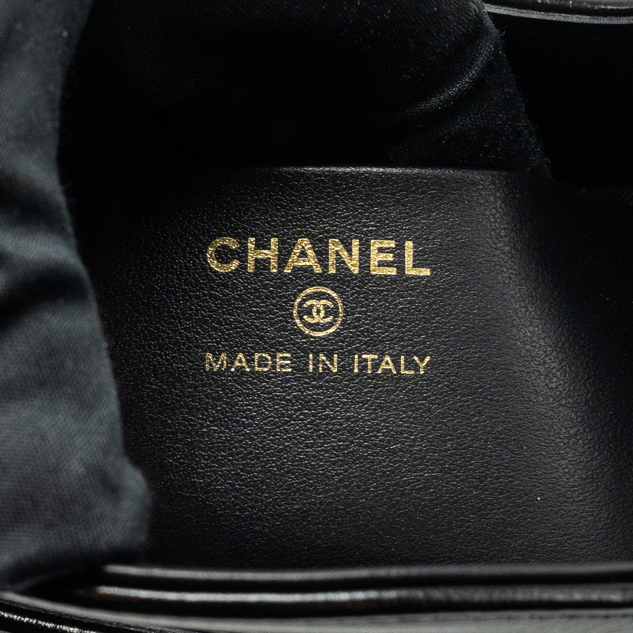 Chanel mini 31 Clutch with Chain Shiny Calfskin Black L (Microchip)