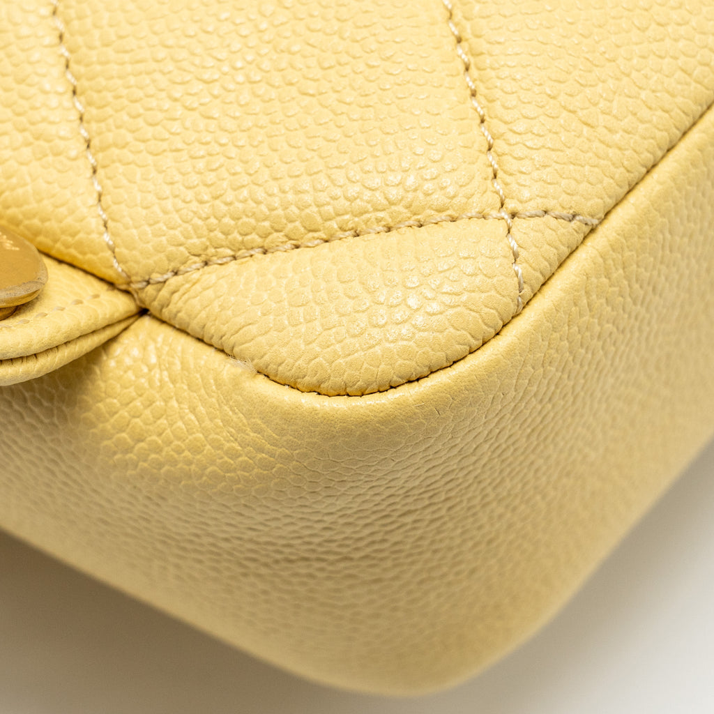 Chanel 22P quilted flap backpack caviar light yellow  (Microchip)