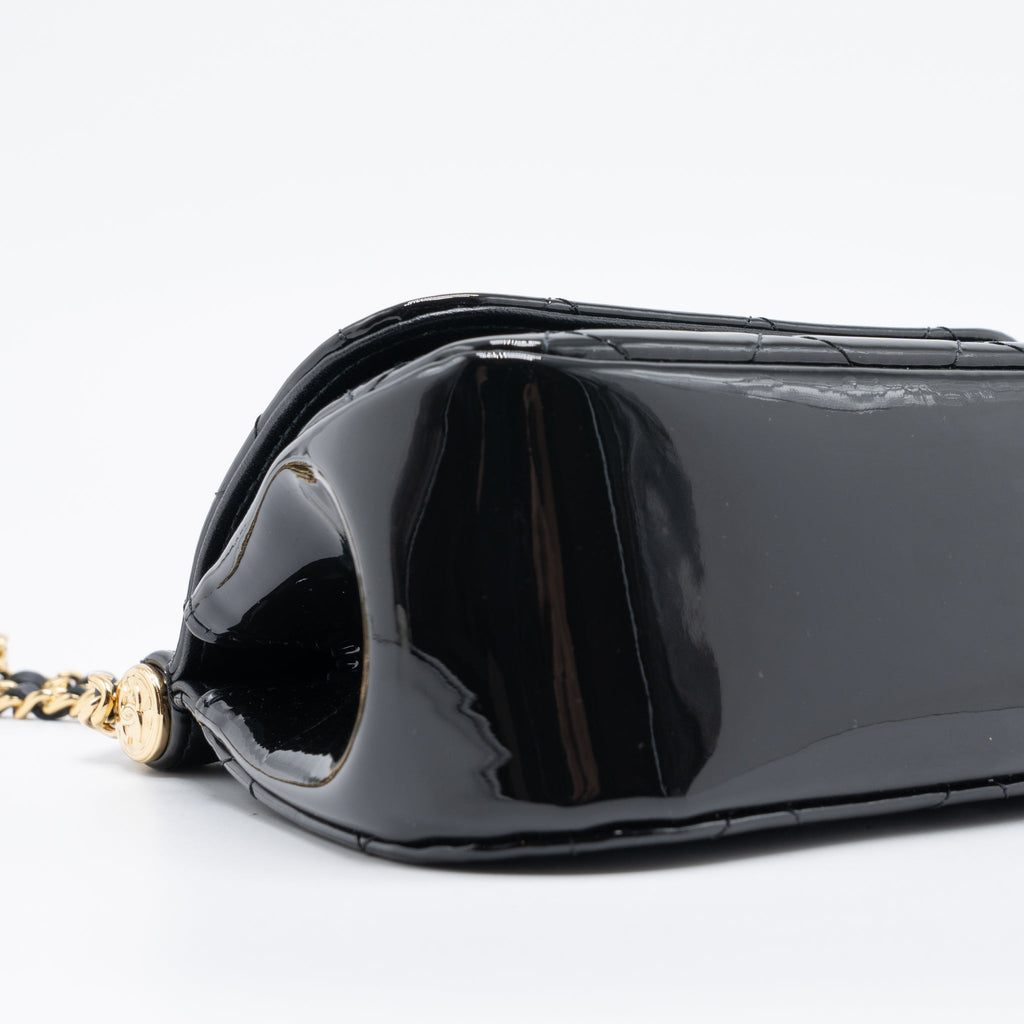 Chanel 22K Mini Clutch With Chain Patent Black  (Microchip)