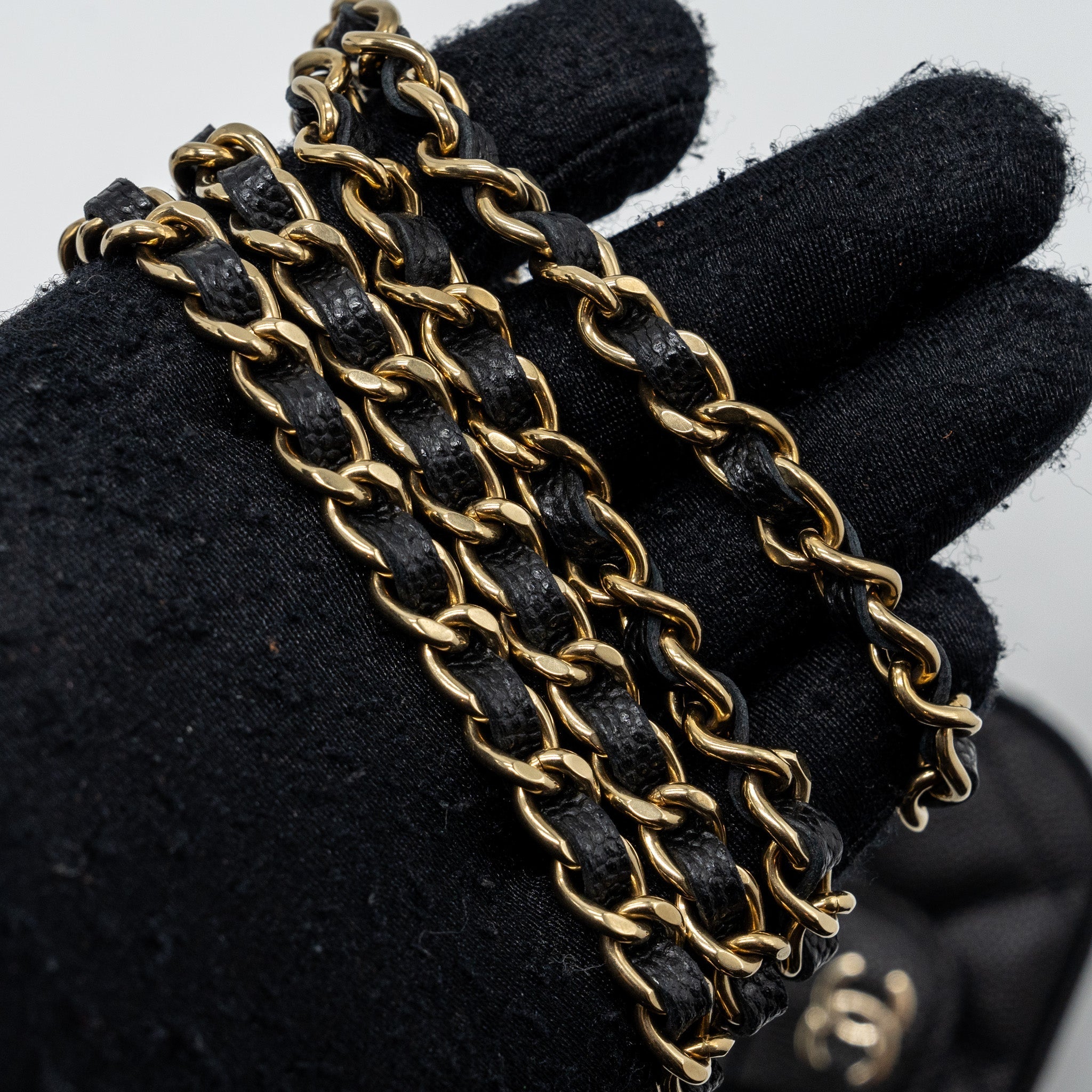 Chanel Mini Clutch With Chain Caviar Black L (microchip)