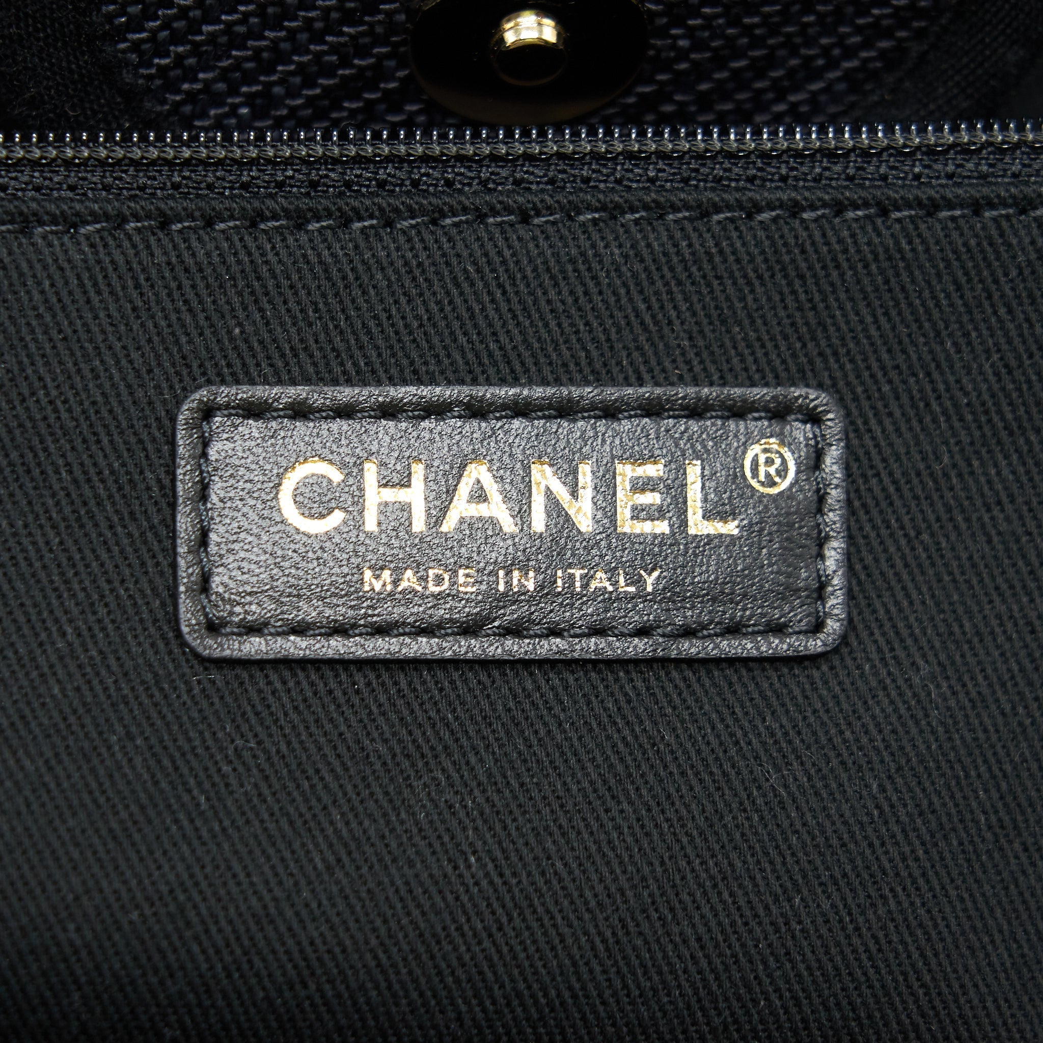 CHANEL MEDIUM DEAUVILLE TOTE IN BLACK