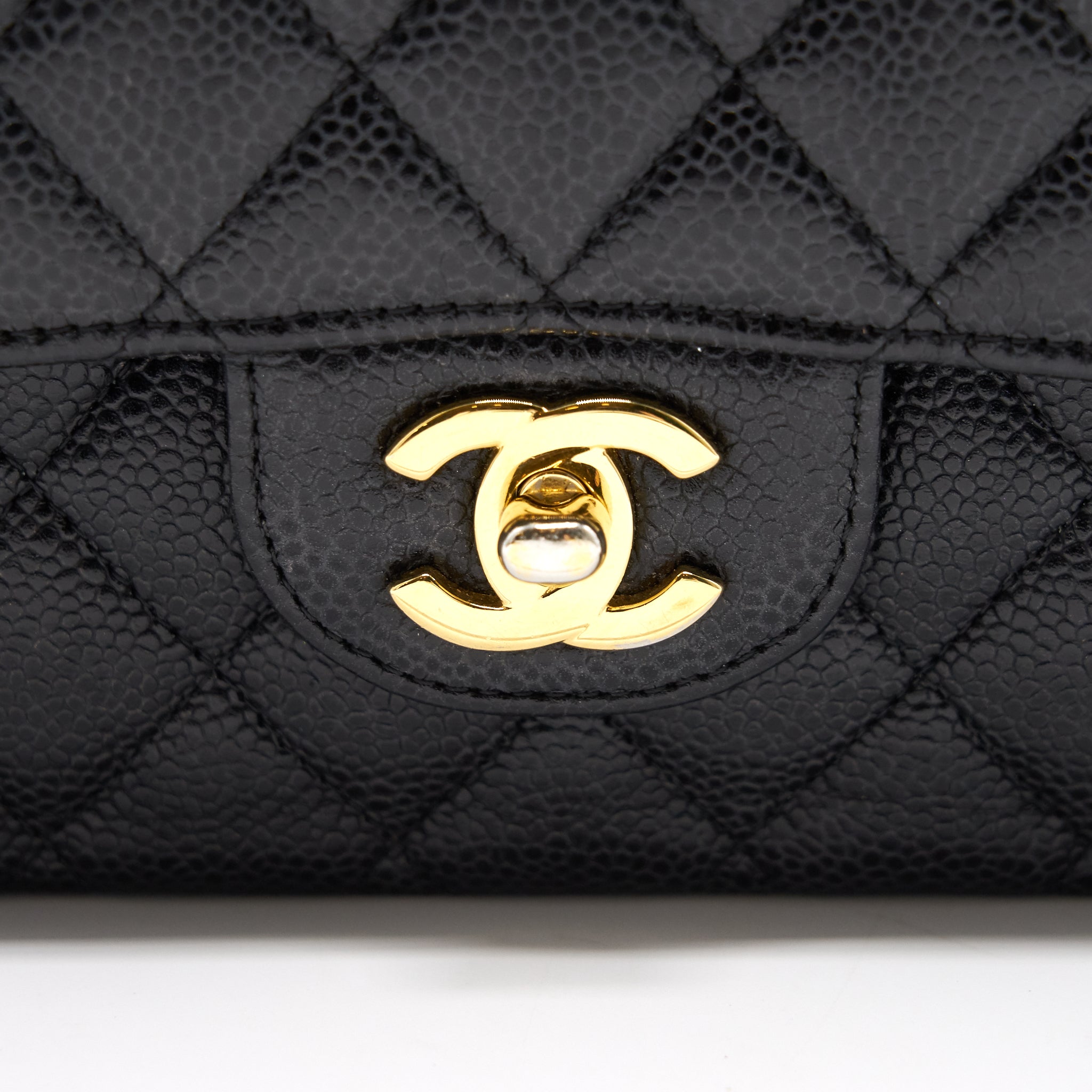 CHANEL MEDIUM CLASSIC DOUBLE FLAP CAVIER Black and gold