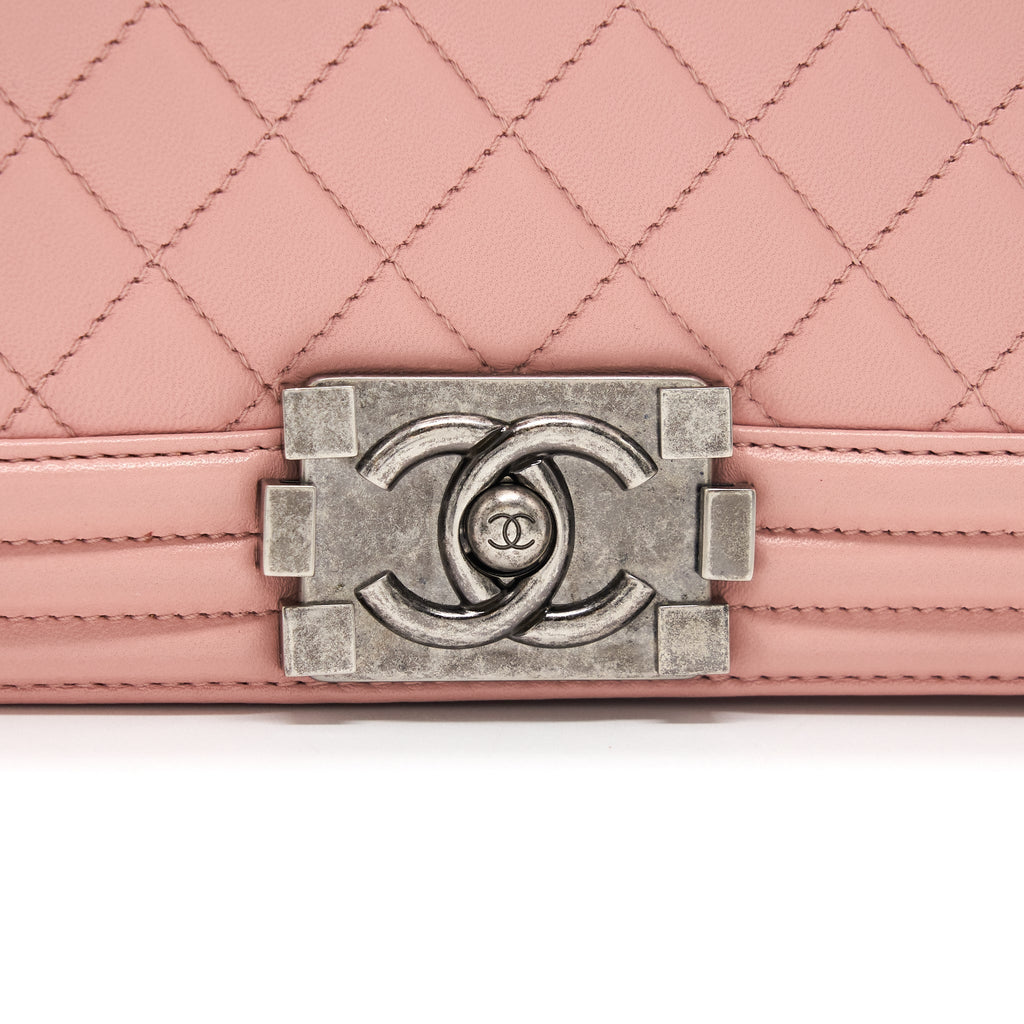 CHANEL BOY CHANEL HANDBAG LAMBSKIN PALE PINK