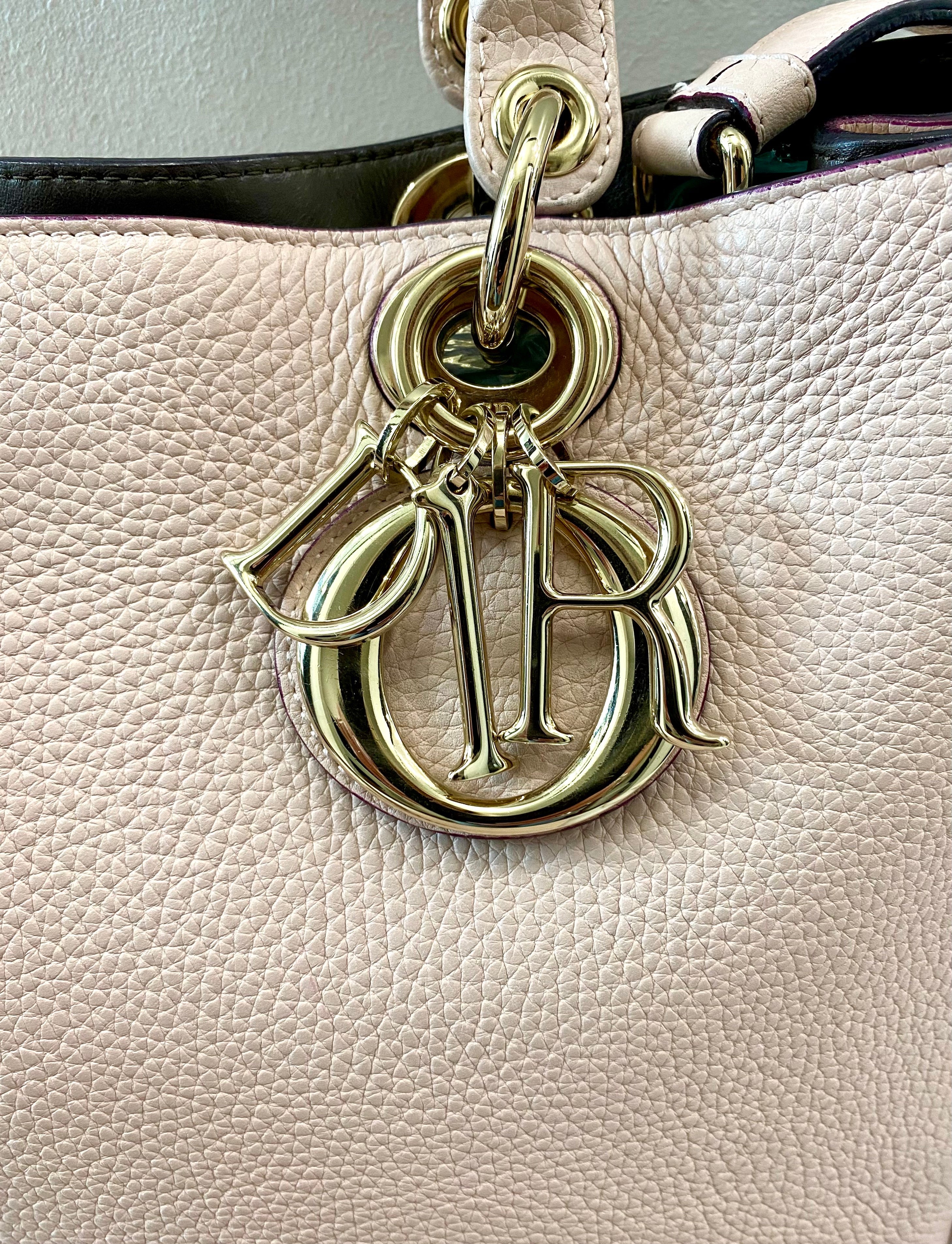 DIOR GRAINED LEATHER MEDIUM DIORISSIMO TOTE BAG IN BLUSH PINK