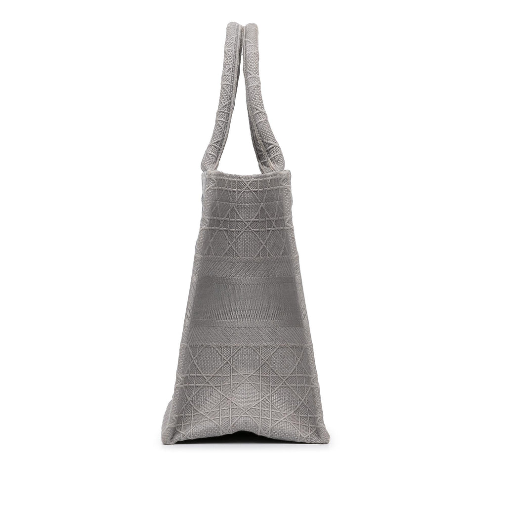 Dior Medium Cannage Embroidered Book Tote (SHG-8YiPXv)