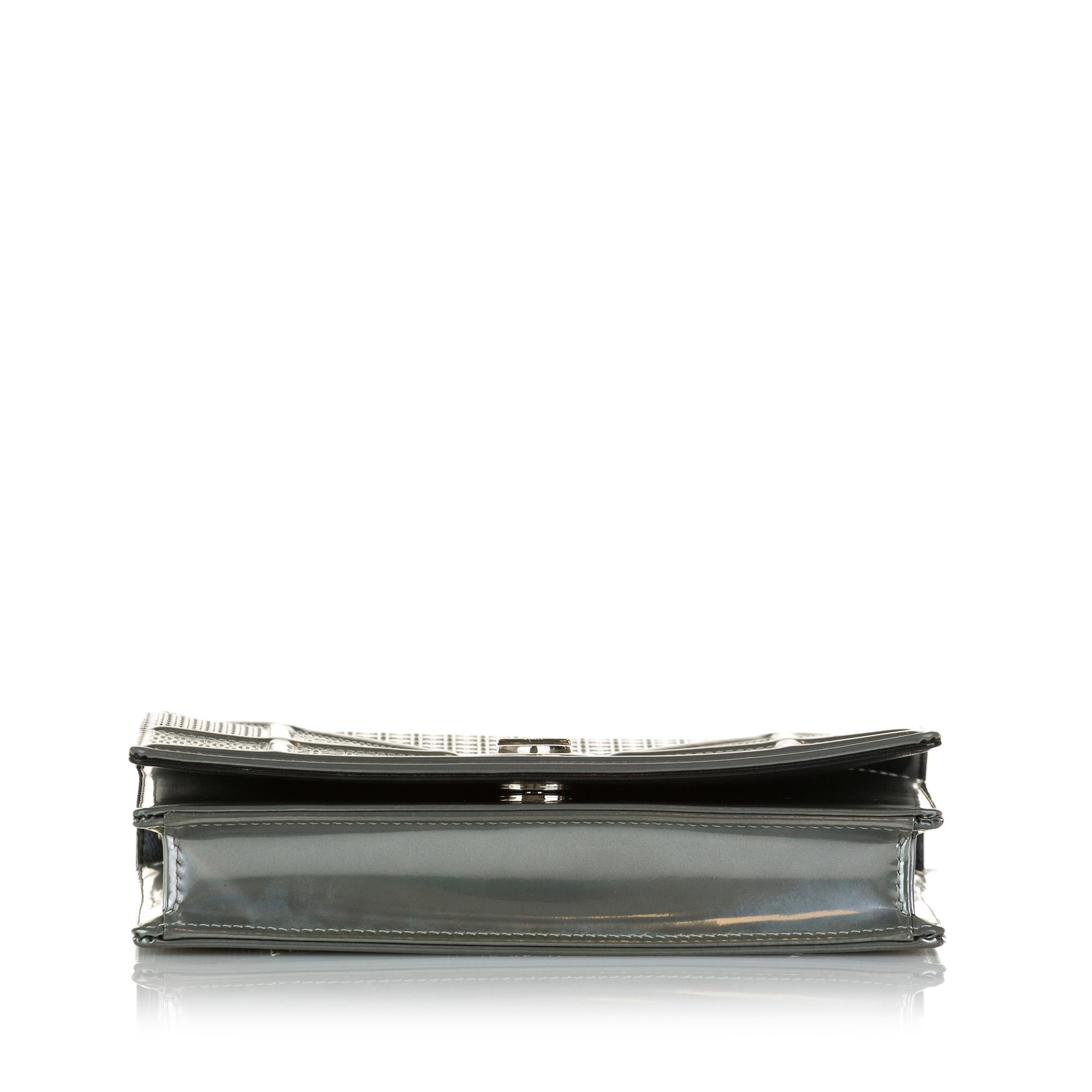 Dior Microcannage Diorama Wallet on Chain (SHG-tY8mBj)