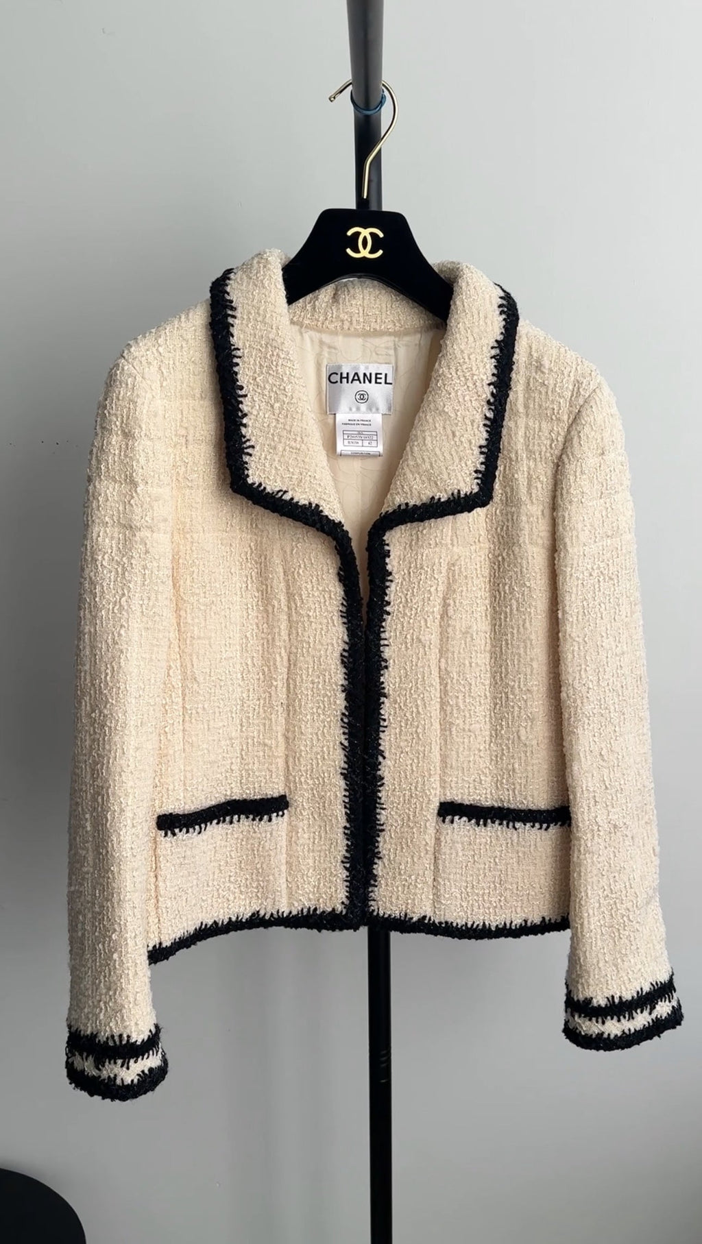 Chanel 06A Ivory Quilted Tweed Jacket with Black Trim - FR42 / M / 6/8